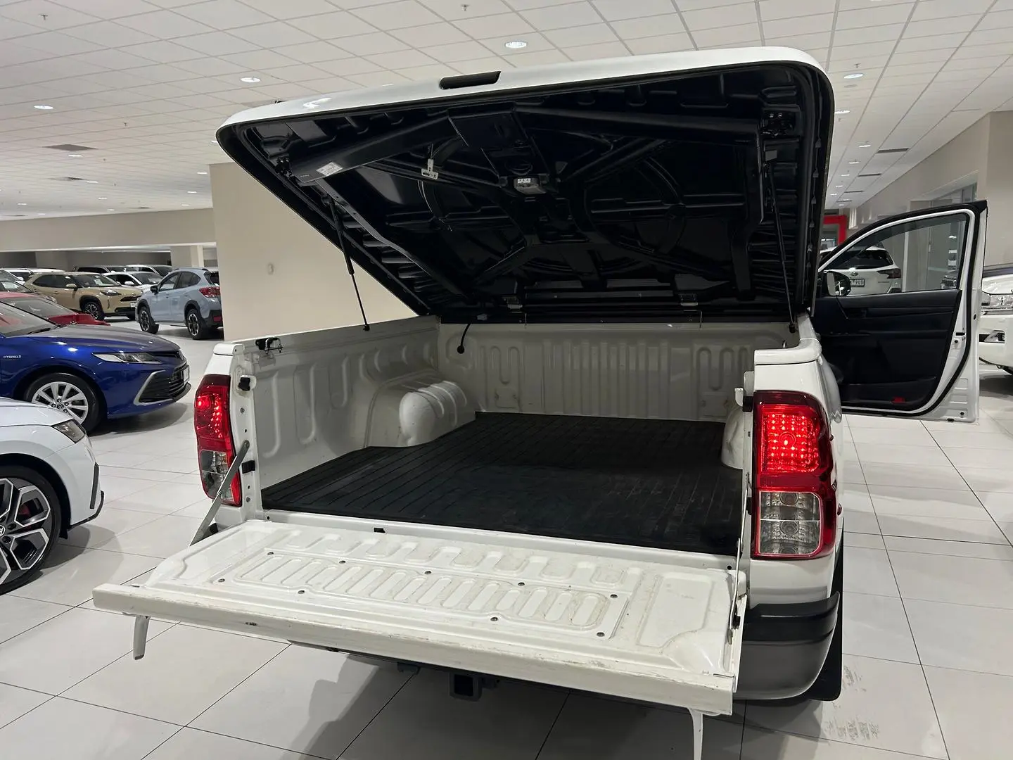 2022 Toyota Hilux Gallery Image 12