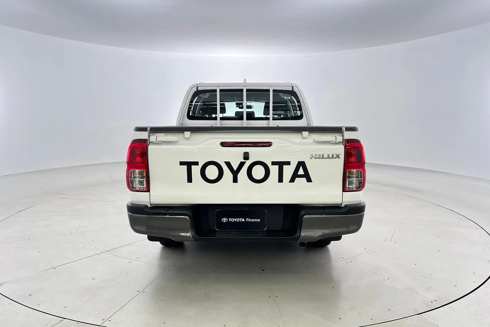 2022 Toyota Hilux Gallery Image 8