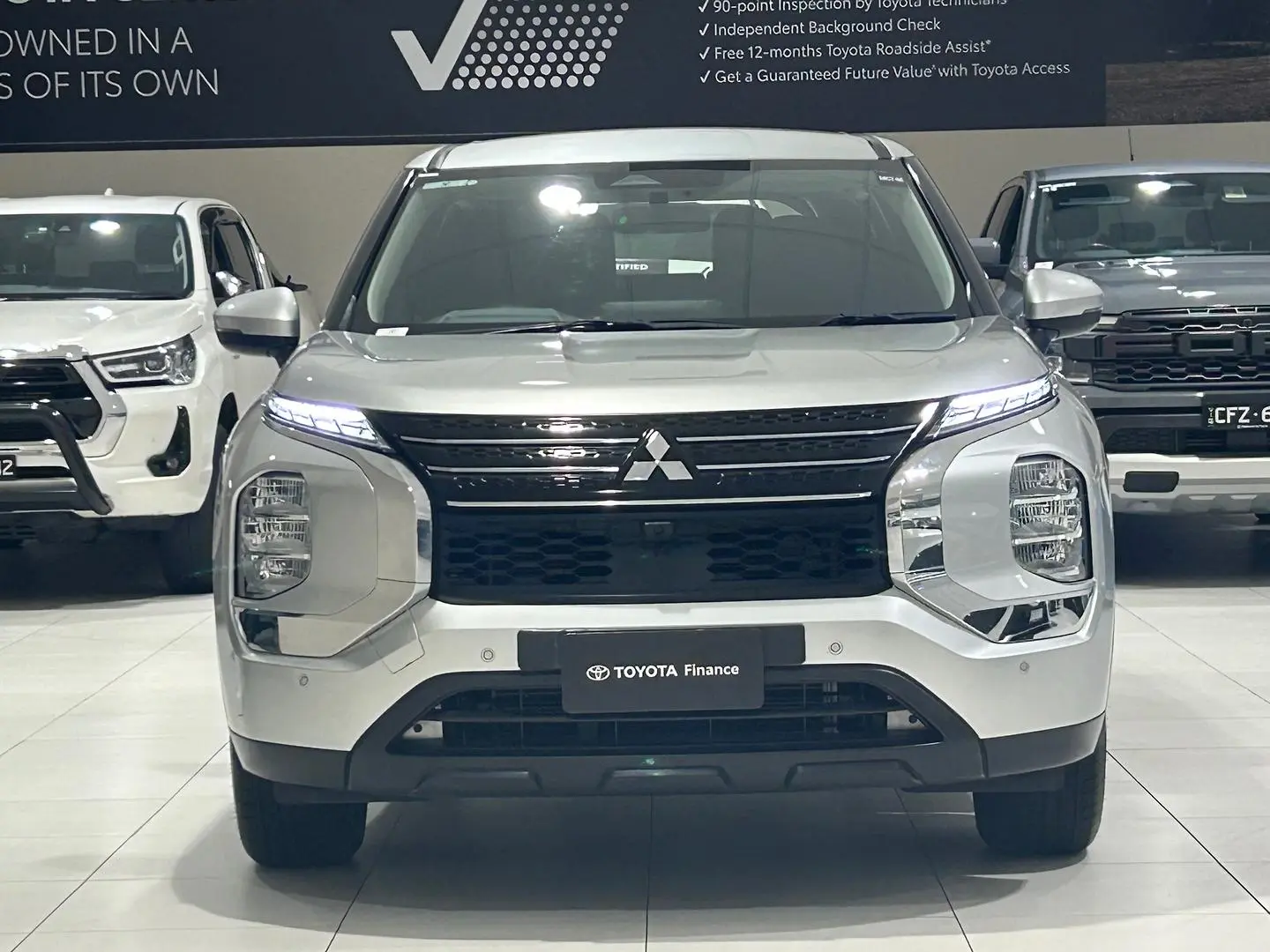 2022 Mitsubishi Outlander Gallery Image 3