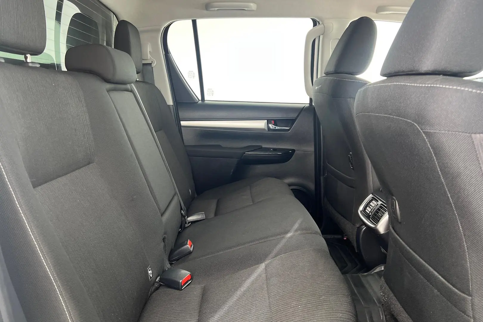 2022 Toyota Hilux Gallery Image 13