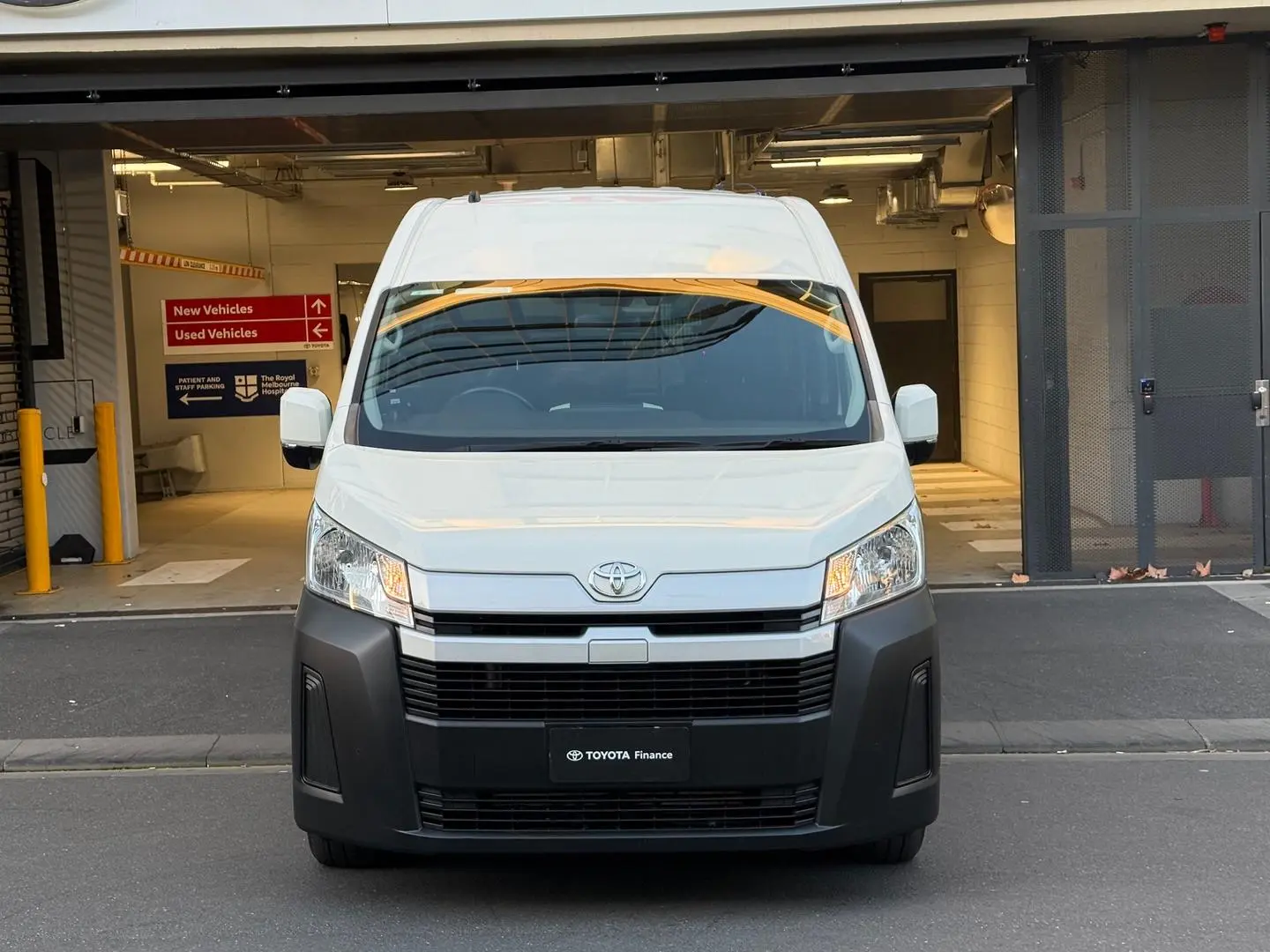 2019 Toyota Hiace Gallery Image 4
