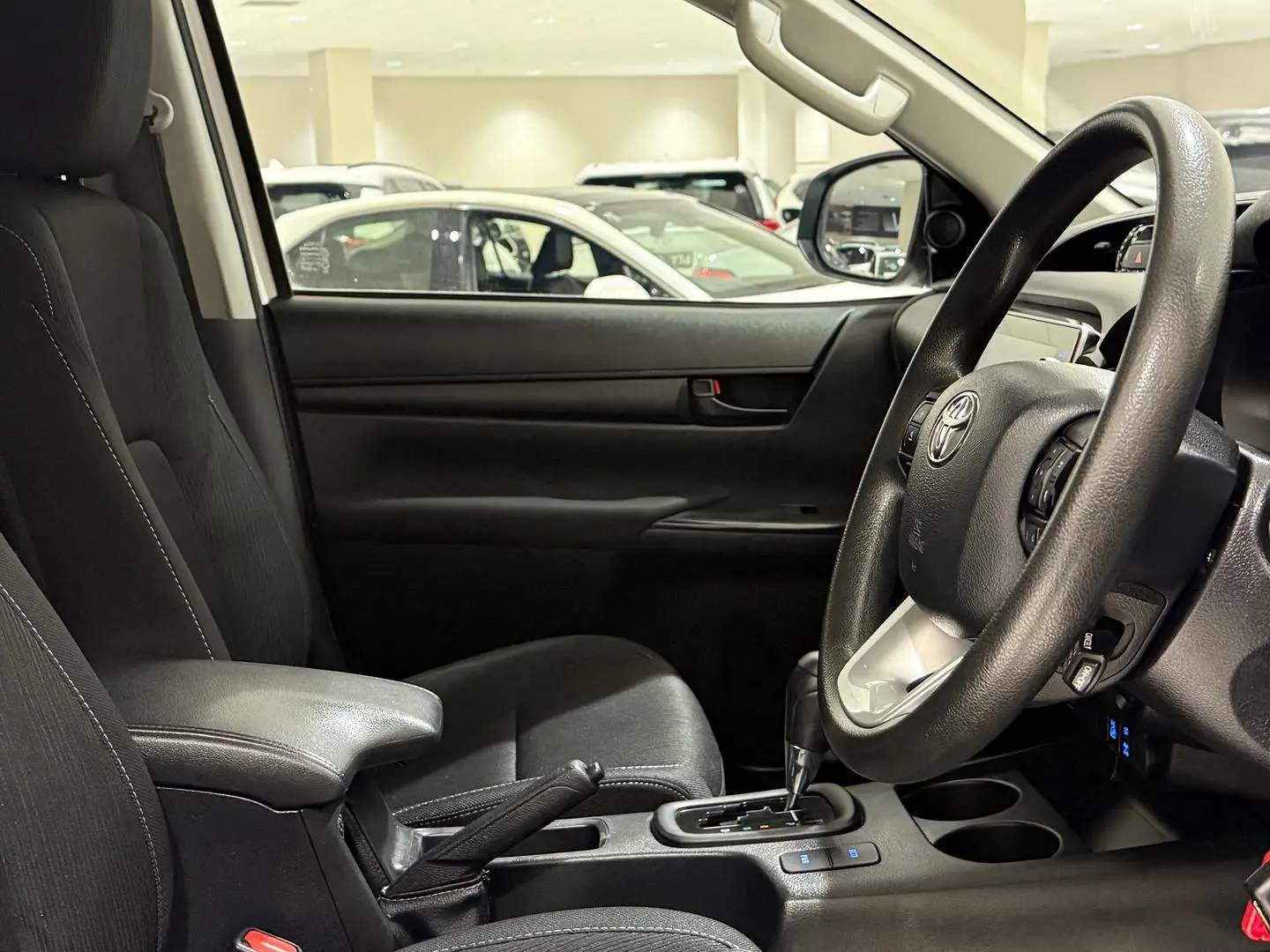 2022 Toyota Hilux Gallery Image 13