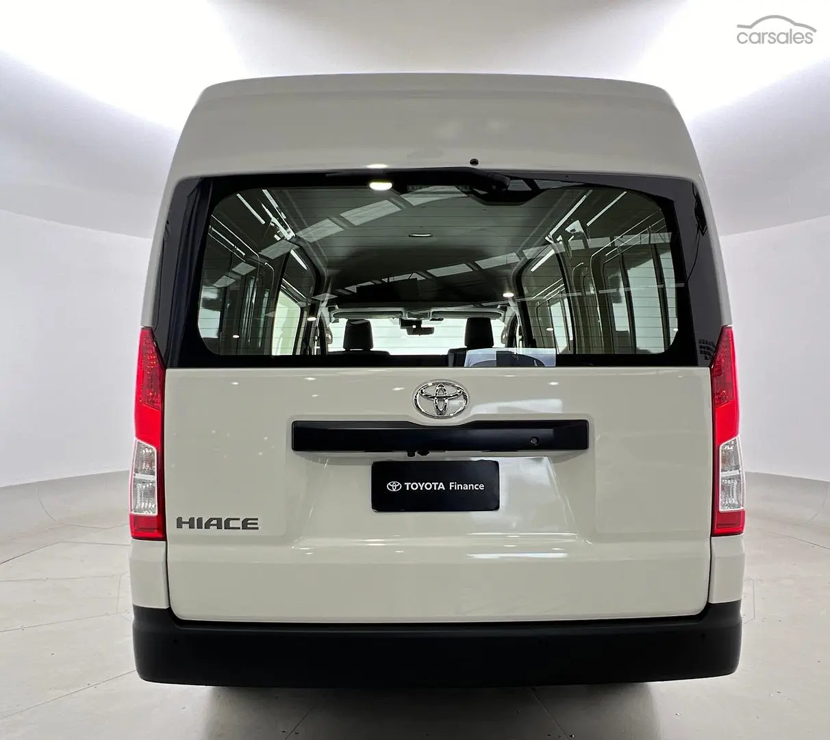 2023 Toyota Hiace Image 7