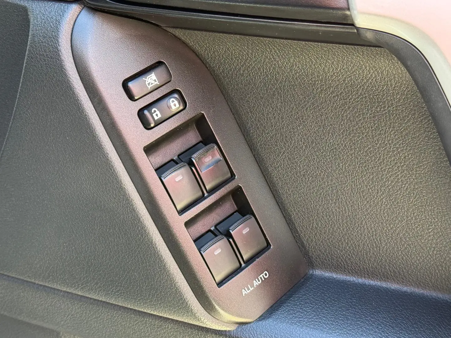 2020 Toyota Landcruiser Prado Gallery Image 21