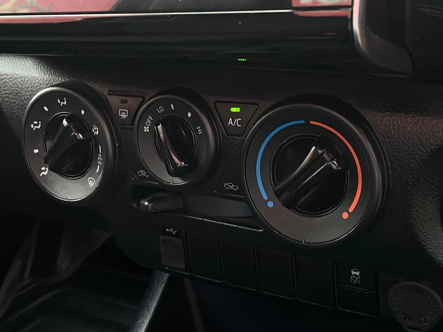 2023 Toyota Hilux Gallery Image 14