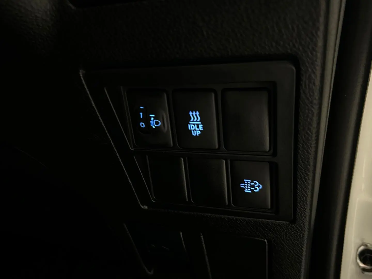 2020 Toyota Hilux Gallery Image 24