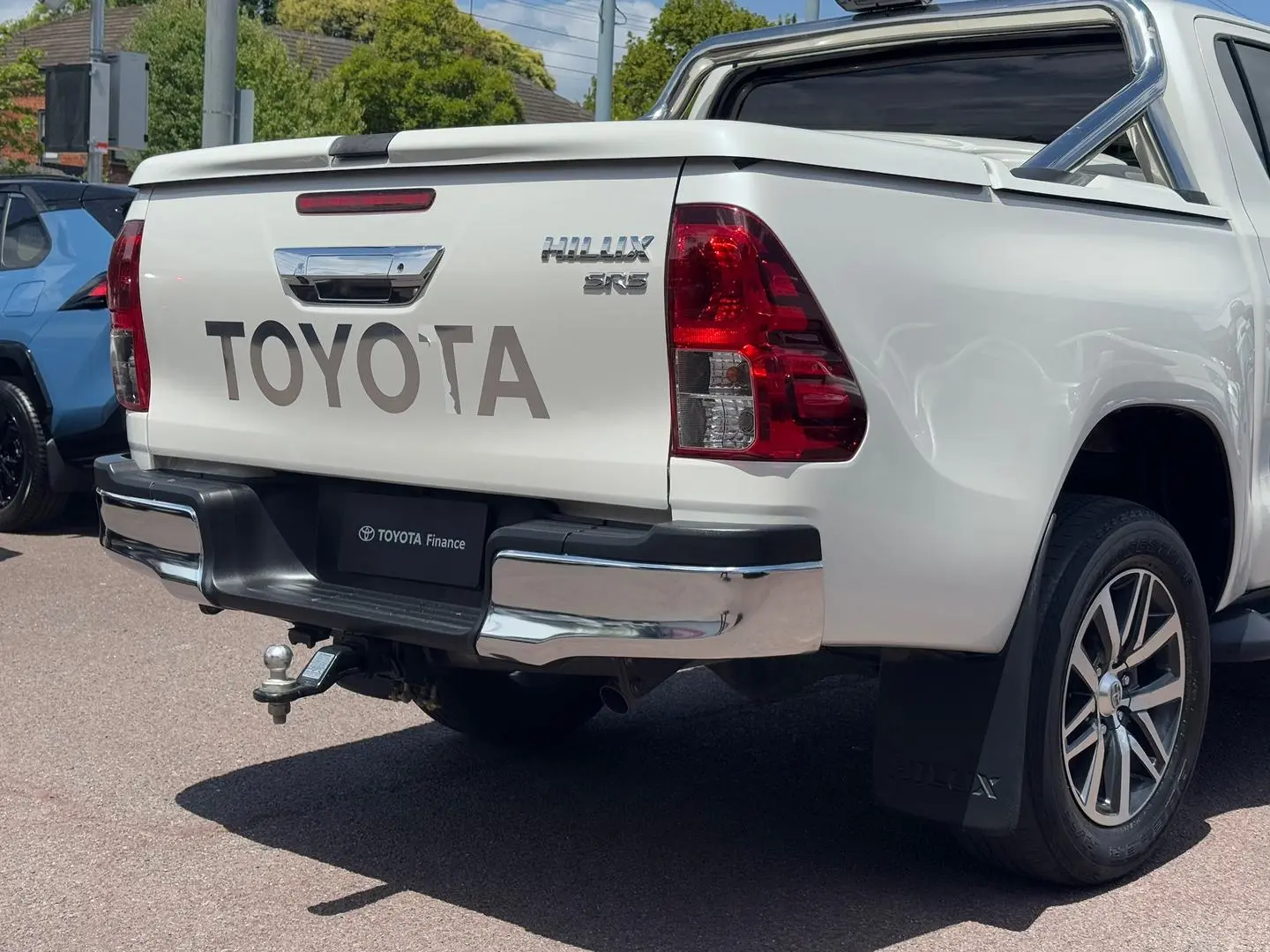 2019 Toyota Hilux Gallery Image 5