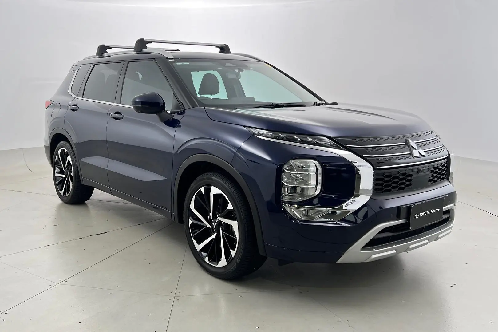 2022 Mitsubishi Outlander Gallery Image 1
