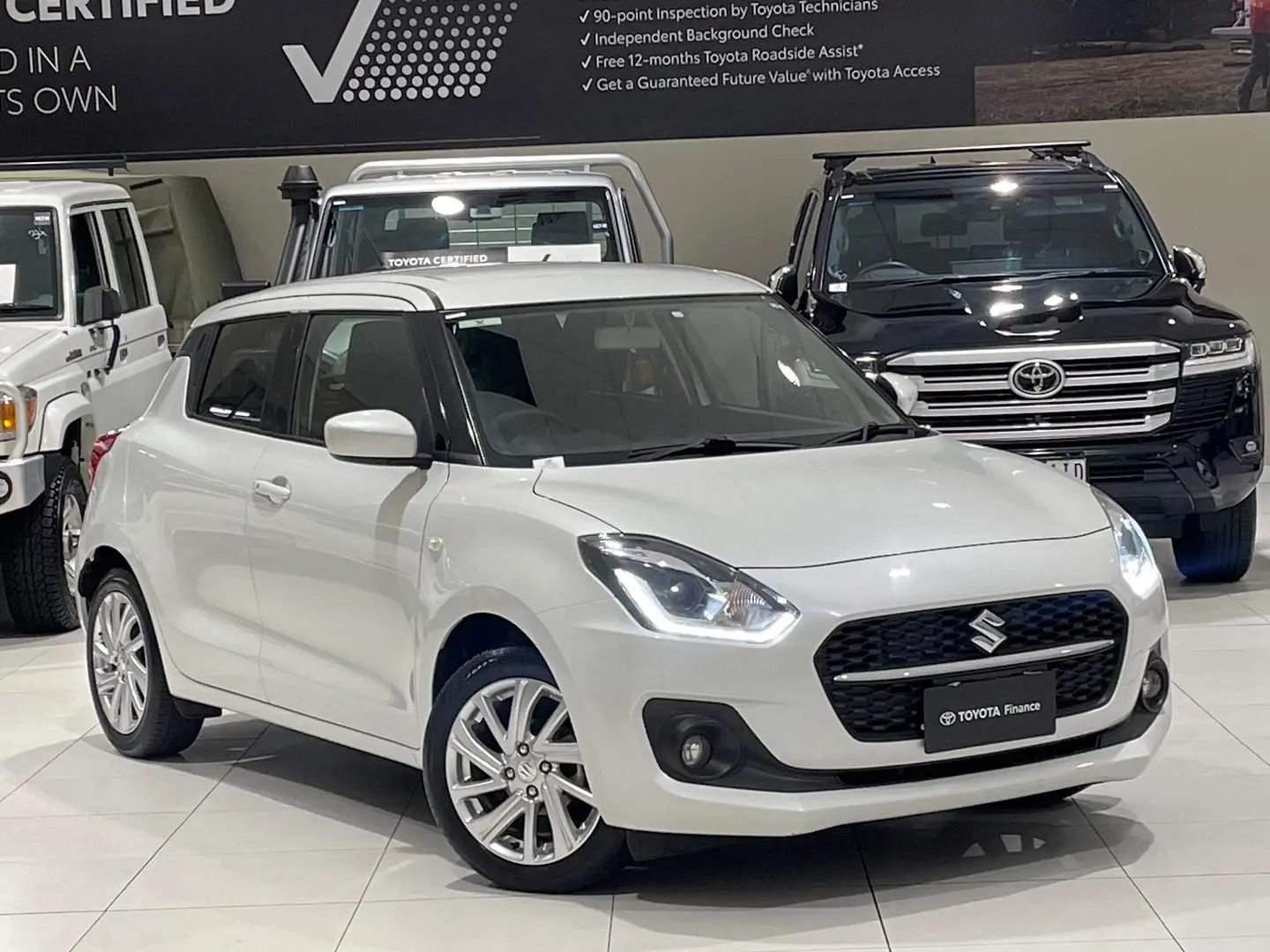 2022 Suzuki Swift Image 1