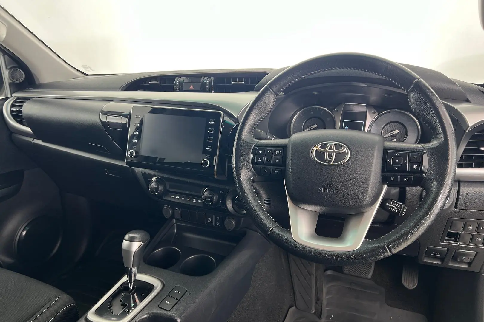 2022 Toyota Hilux Gallery Image 13