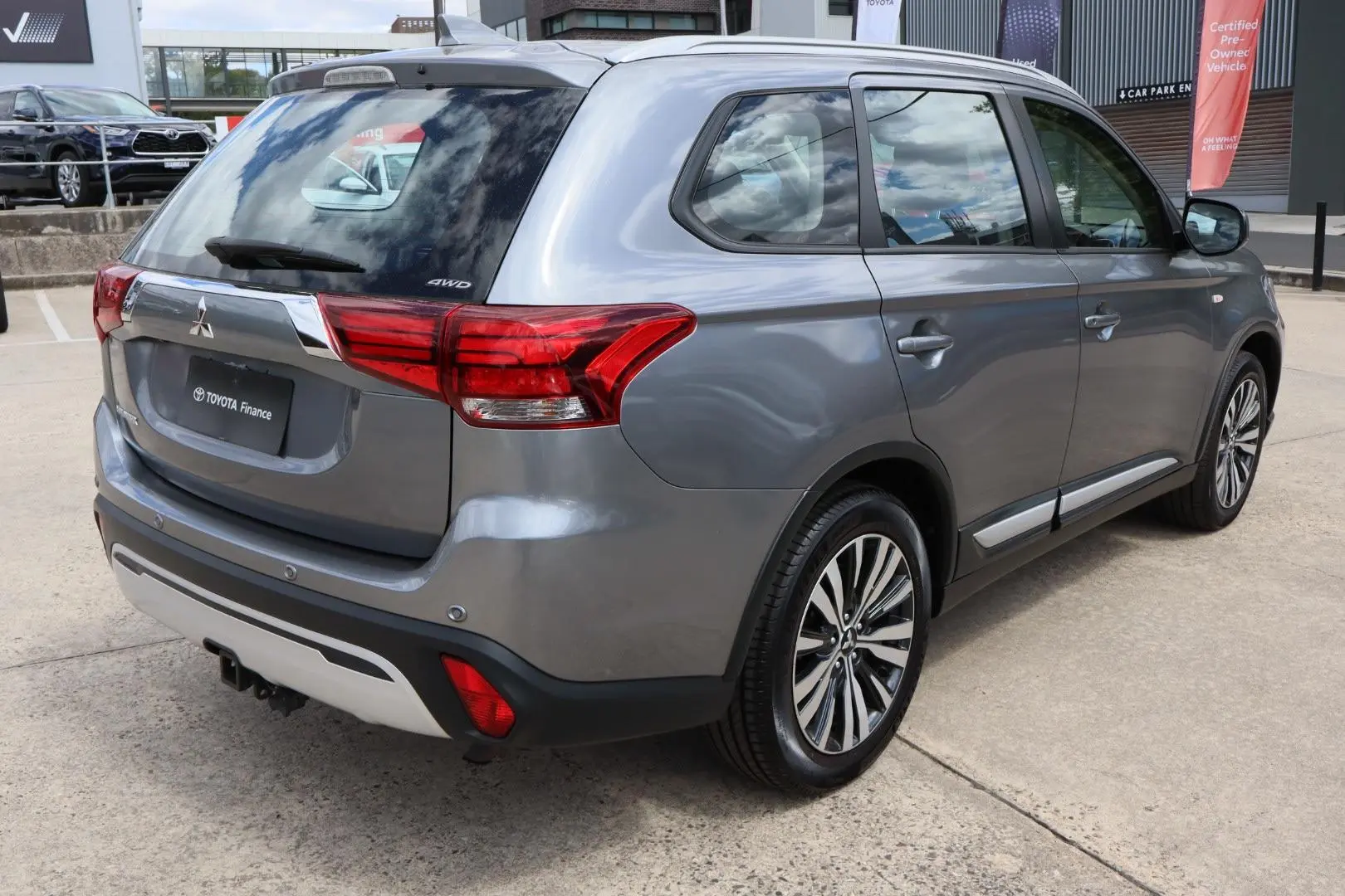 2019 Mitsubishi Outlander Gallery Image 6