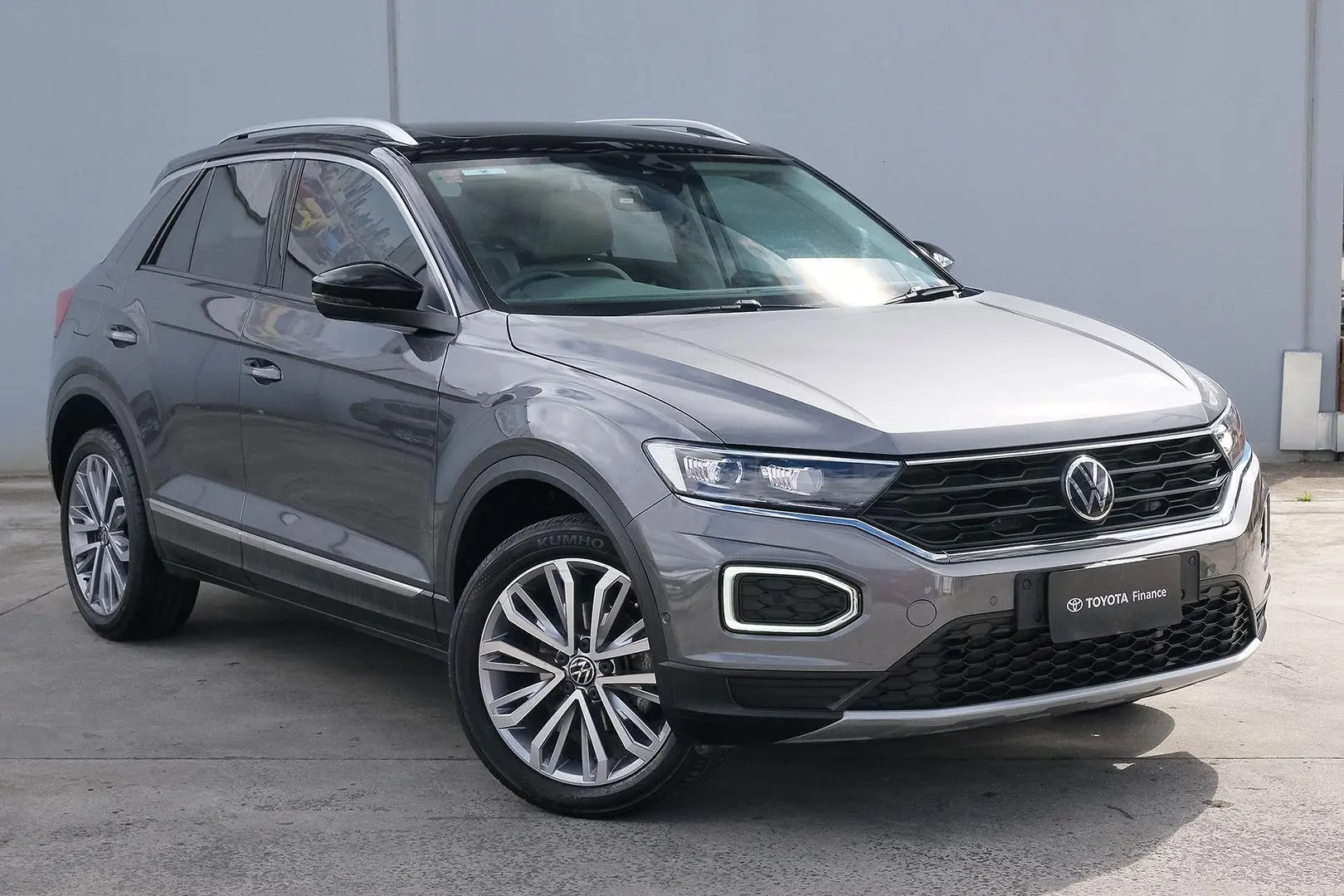 2021 Volkswagen T-Roc Gallery Image 1