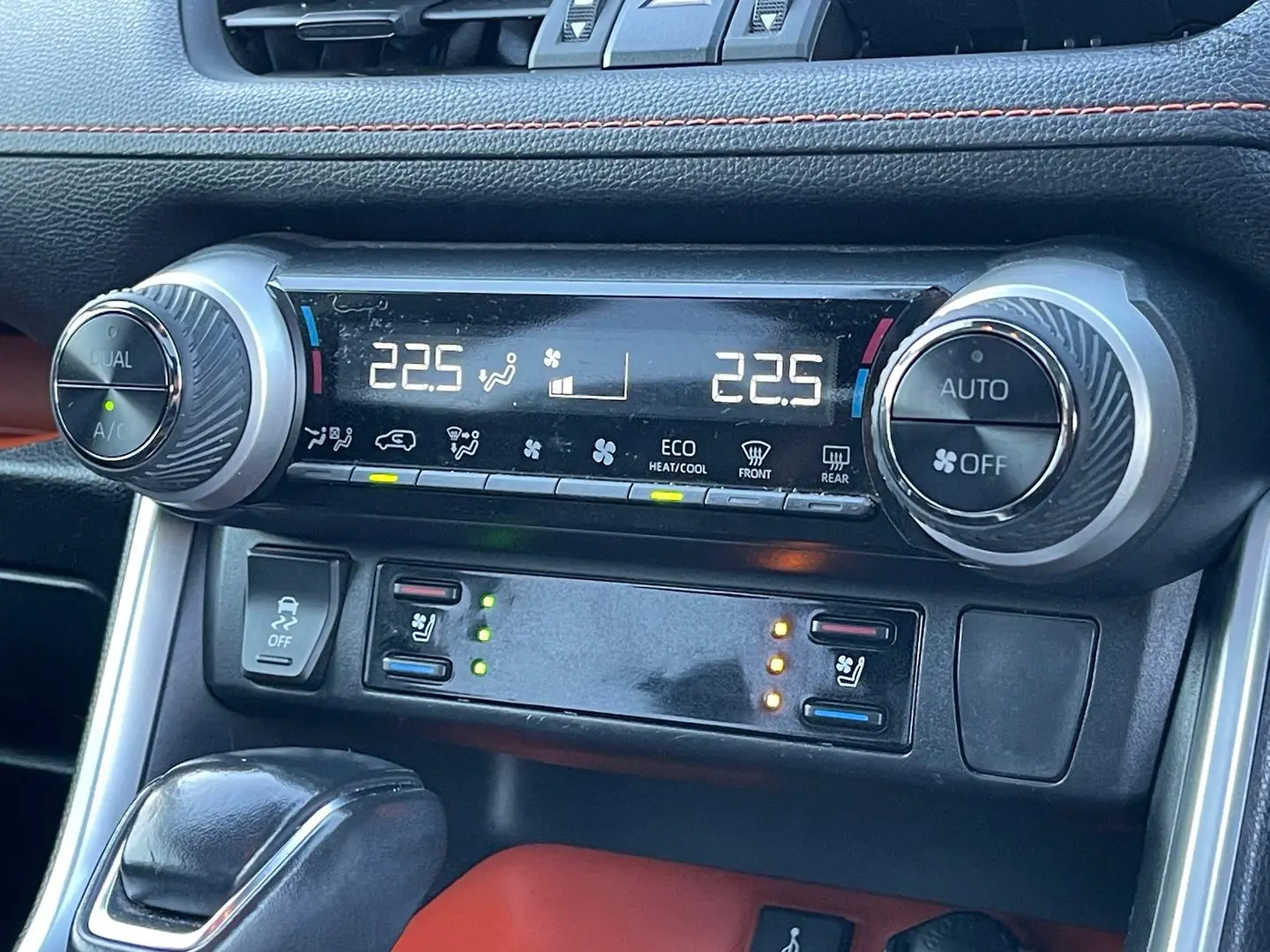 2019 Toyota RAV4 Image 24
