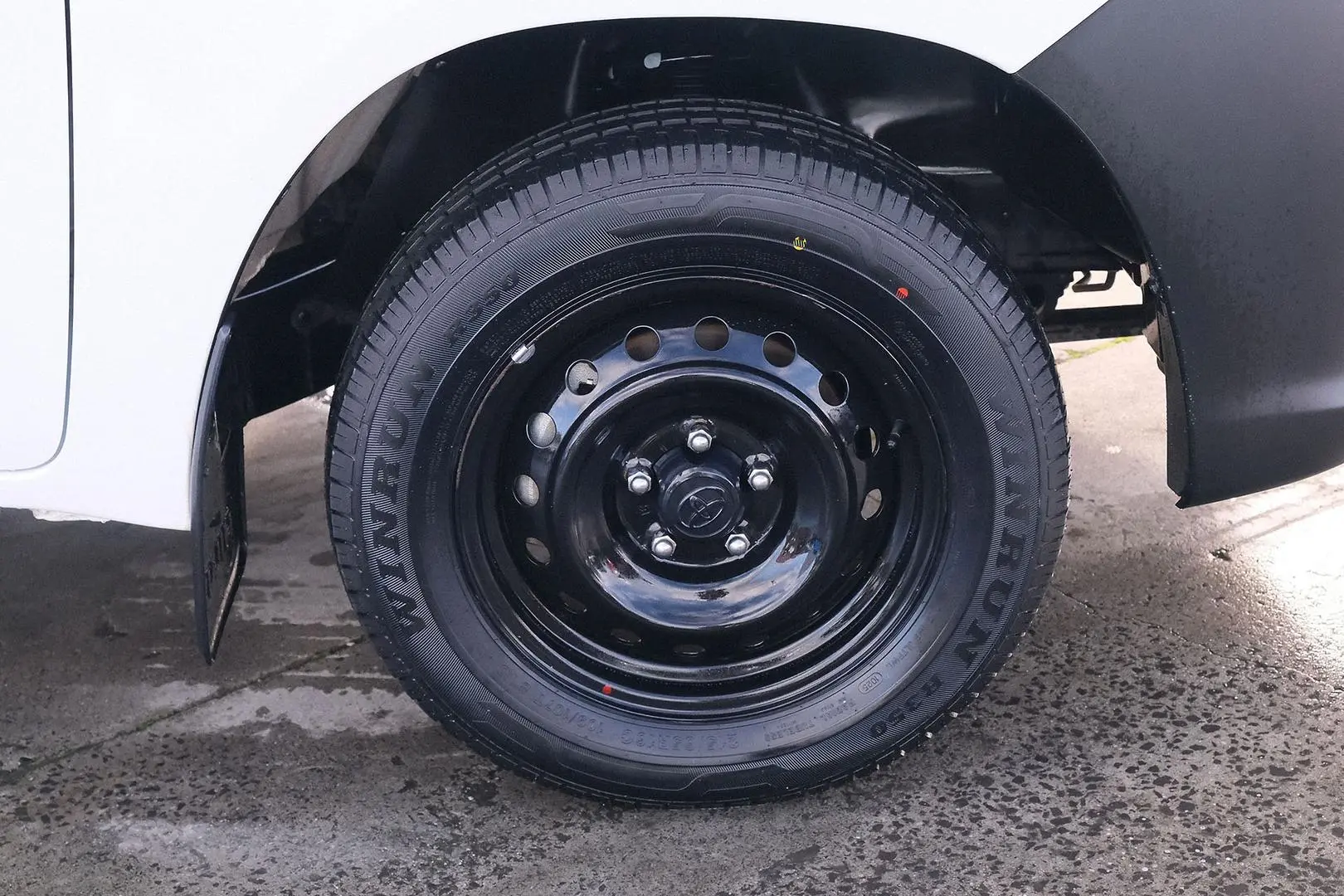 2021 Toyota Hilux Gallery Image 6