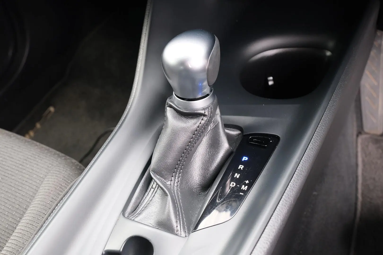 2018 Toyota C-HR Gallery Image 17