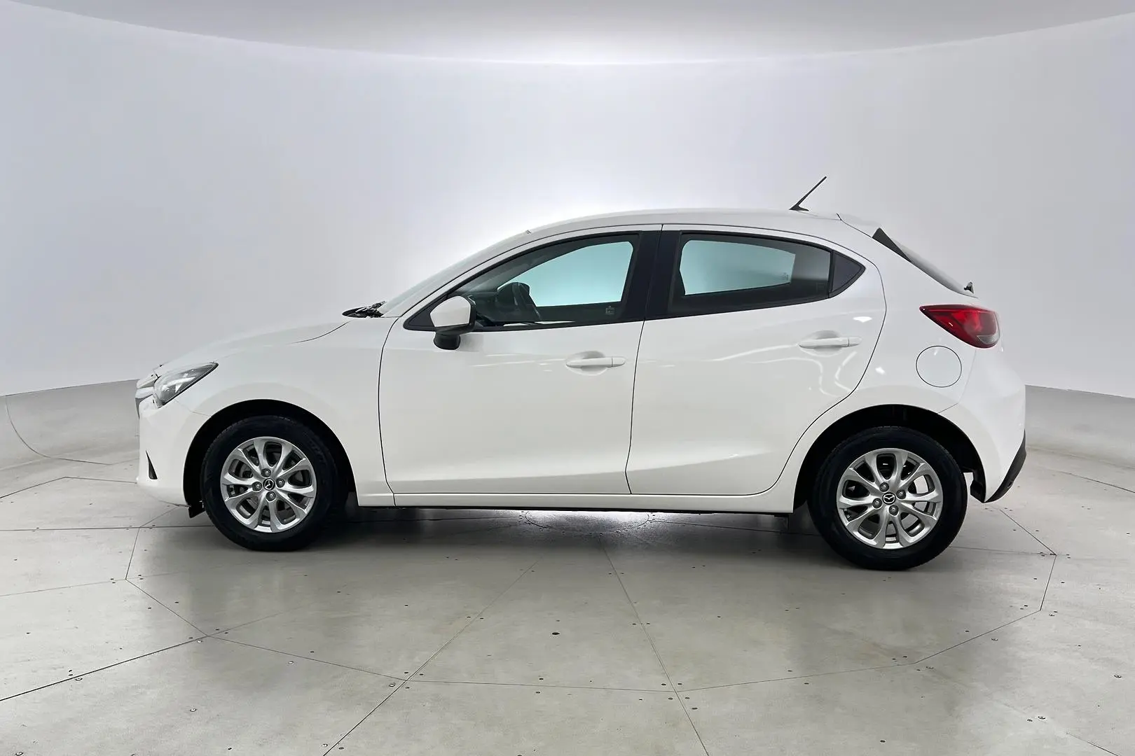 2018 Mazda 2 Gallery Image 9