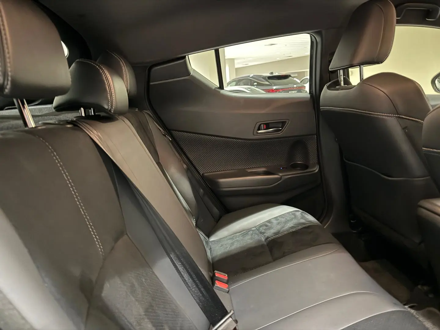 2021 Toyota C-HR Gallery Image 14