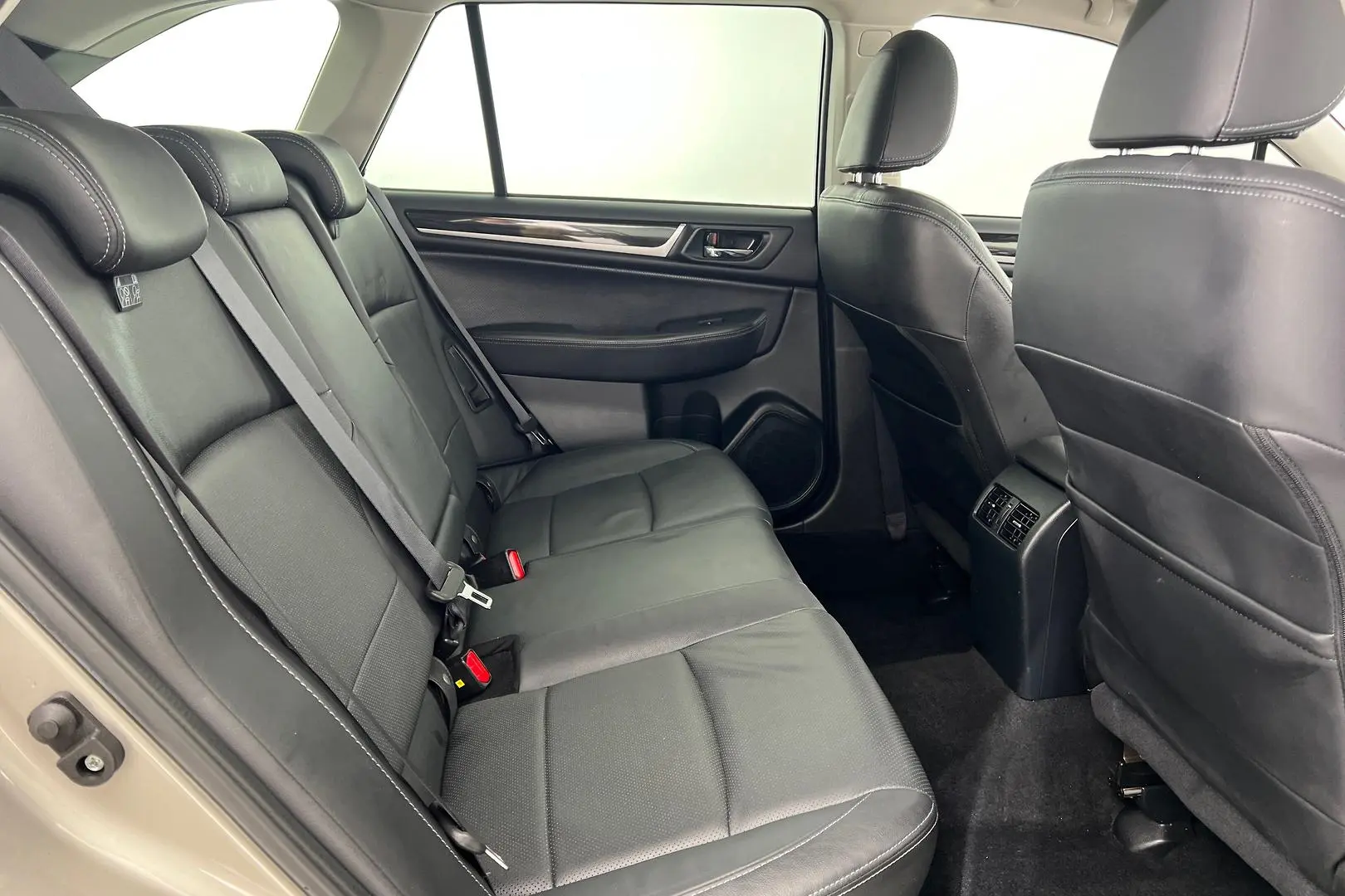 2015 Subaru Outback Gallery Image 19
