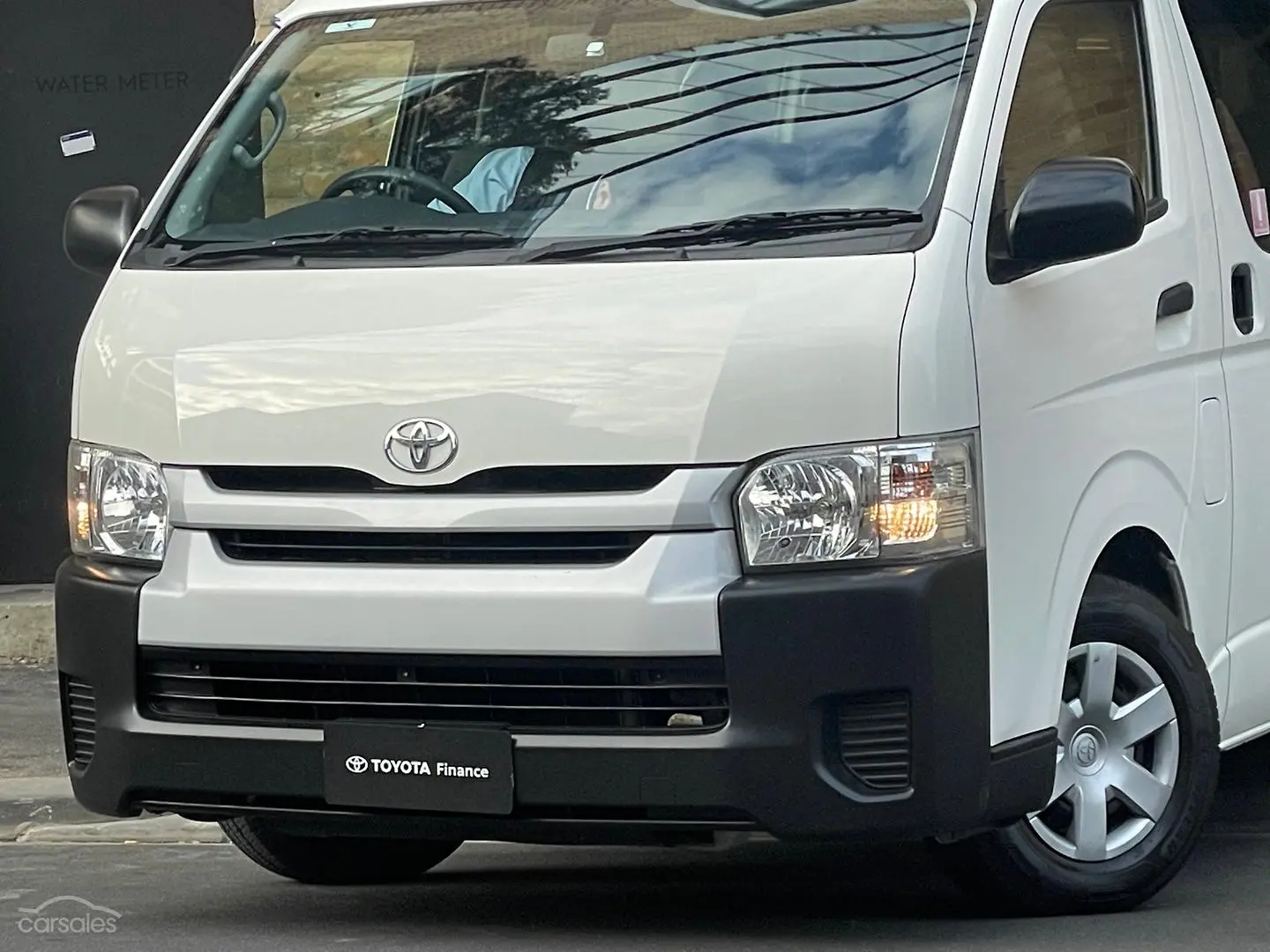 2015 Toyota Hiace Image 6