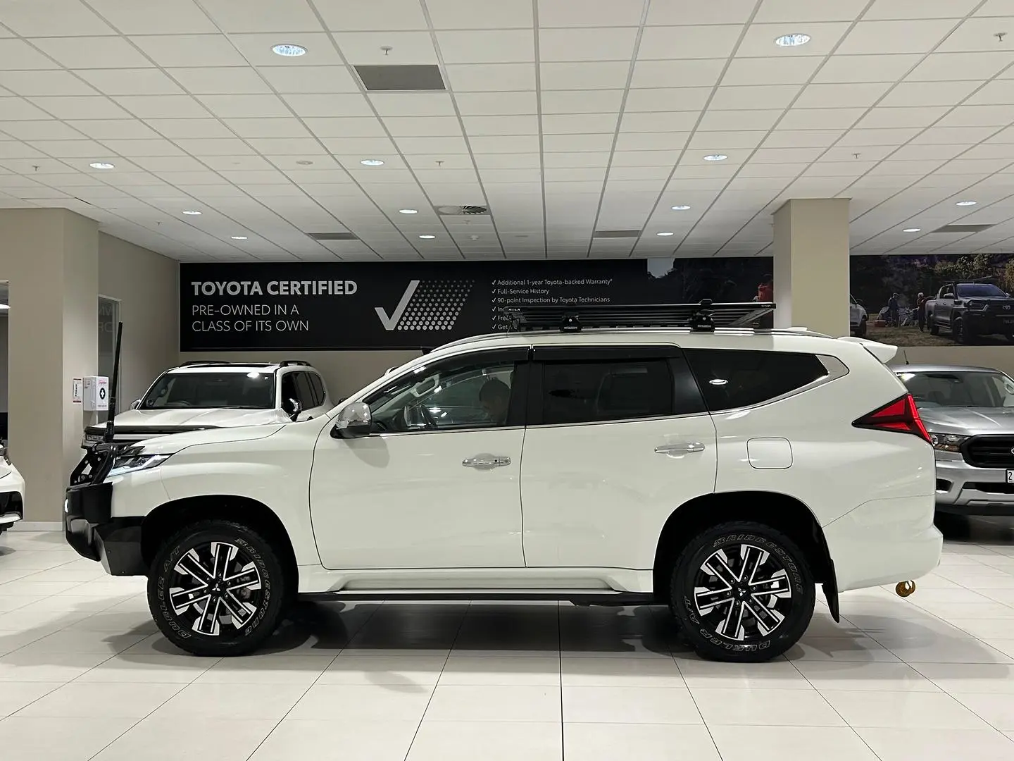 2021 Mitsubishi Pajero Sport Gallery Image 6