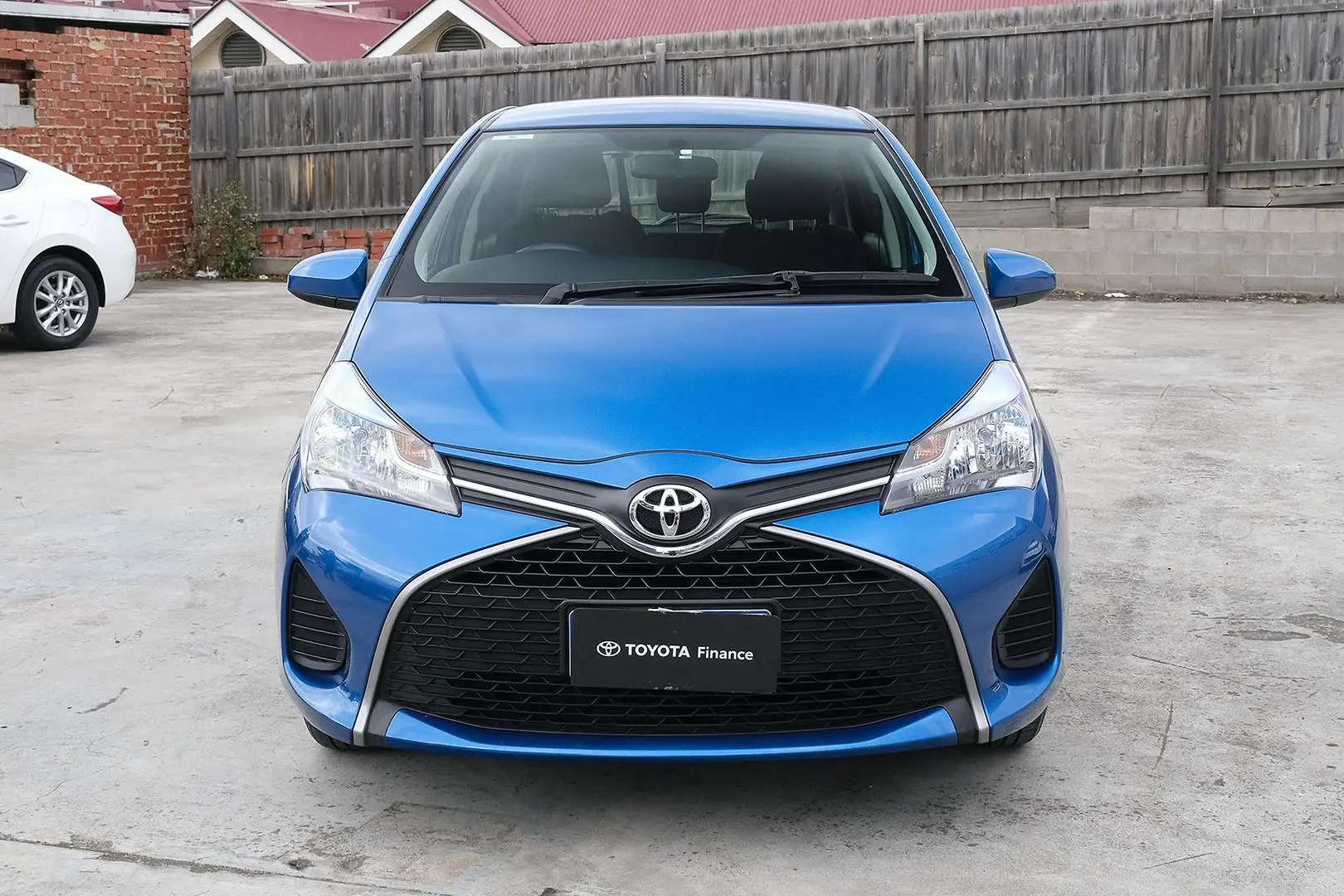 2016 Toyota Yaris Image 3