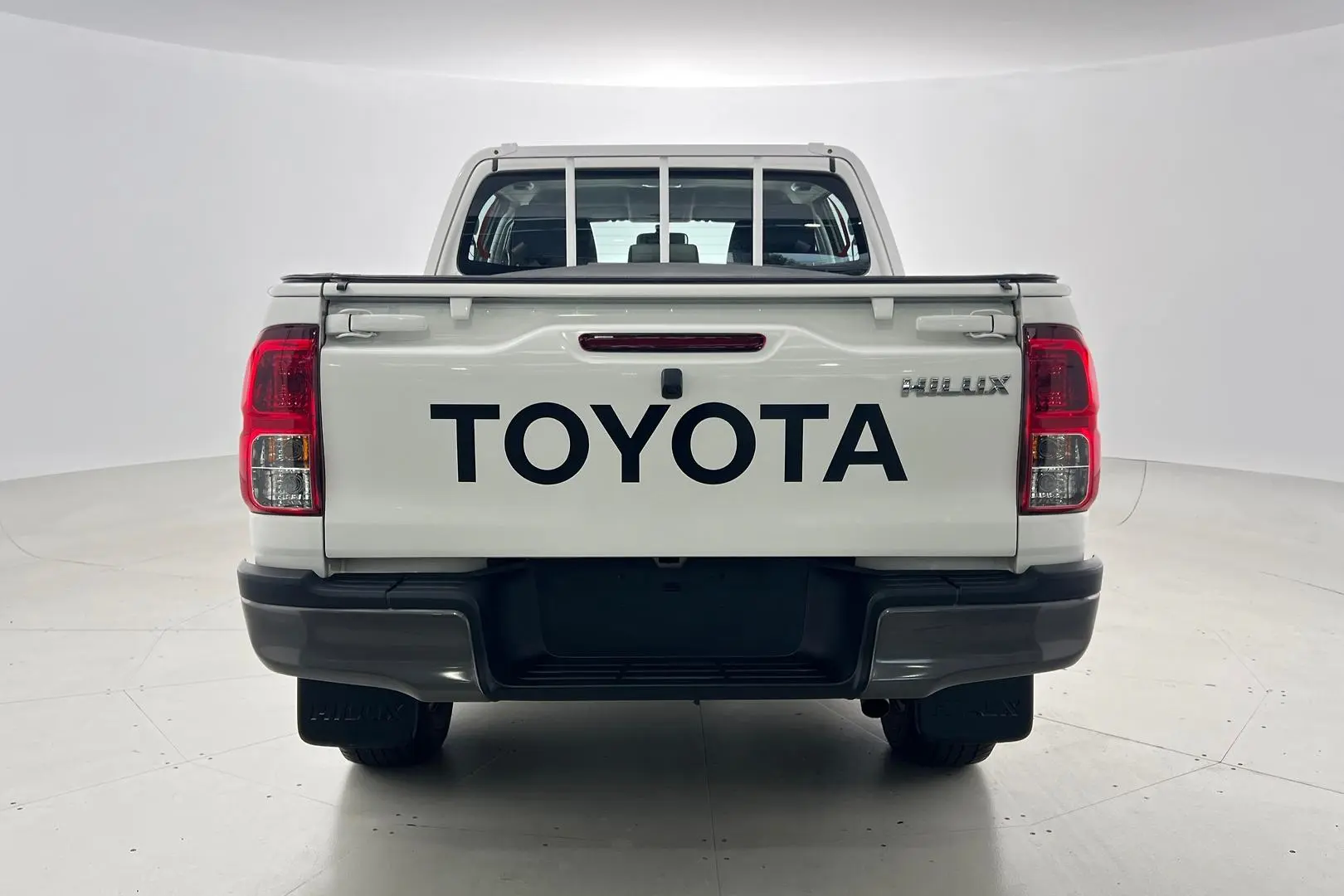 2018 Toyota Hilux Gallery Image 6