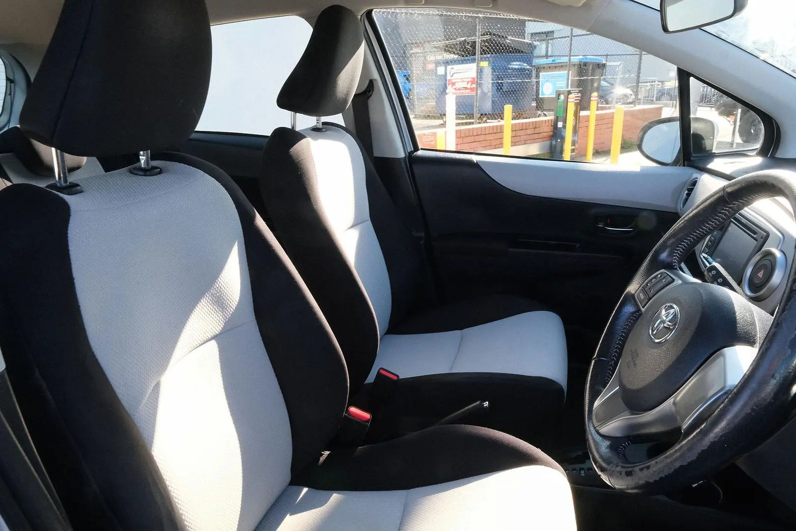 2013 Toyota Yaris Gallery Image 12