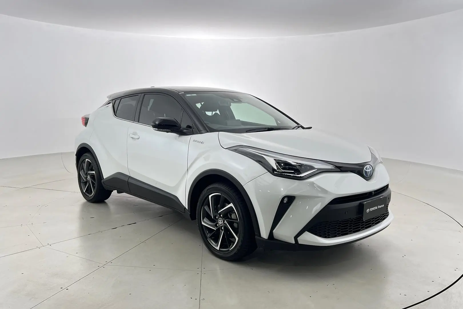 2022 Toyota C-Hr Gallery Image 1