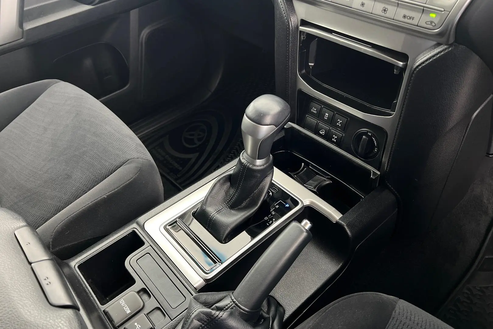 2023 Toyota Landcruiser Prado Gallery Image 12