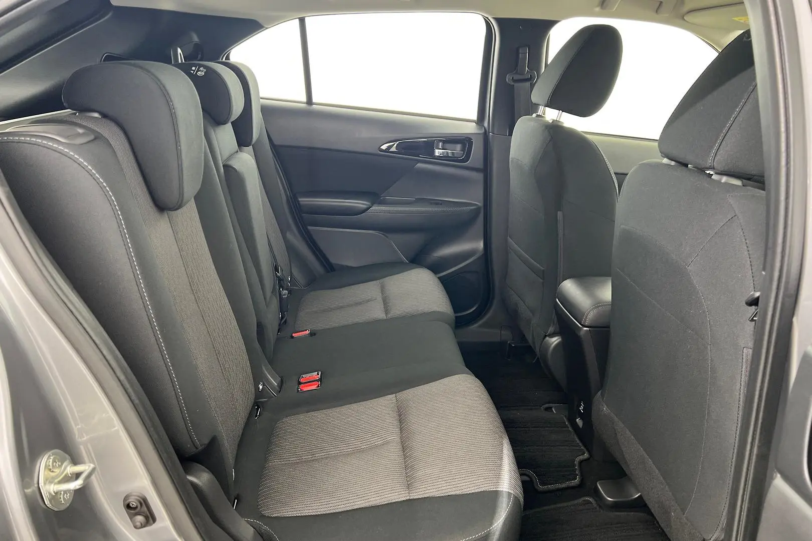 2021 Mitsubishi Eclipse Cross Gallery Image 10