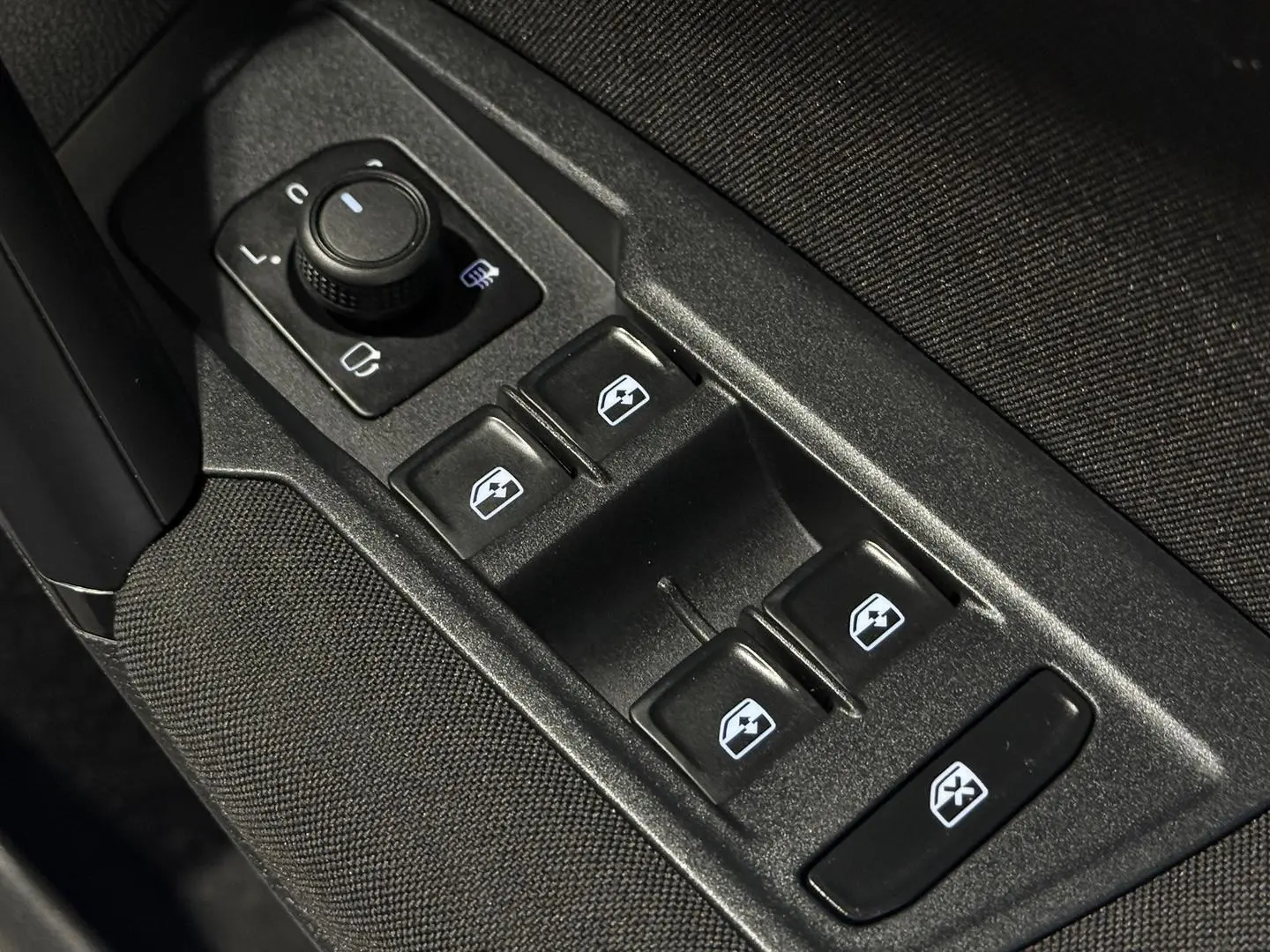 2023 Volkswagen Tiguan Gallery Image 16