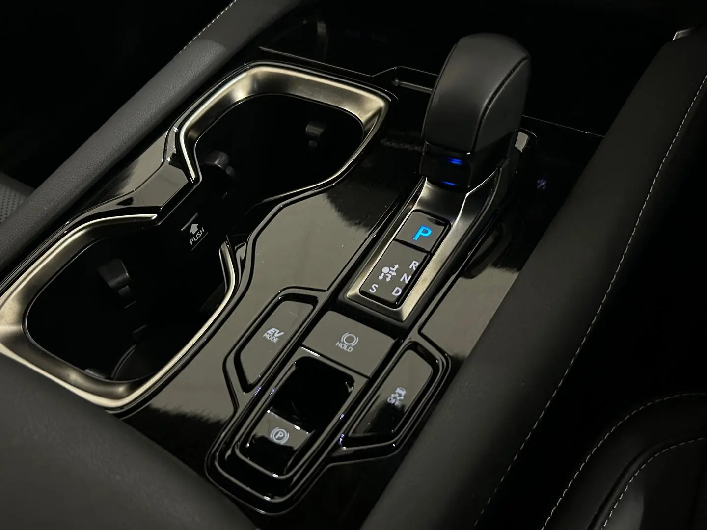2024 Lexus RX Gallery Image 17
