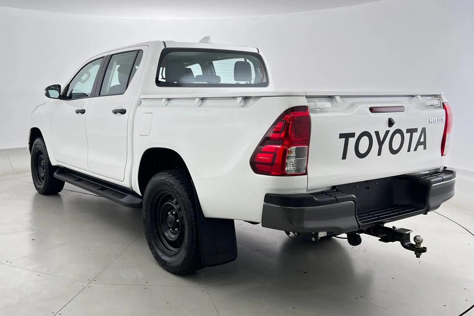 2021 Toyota Hilux Gallery Image 6