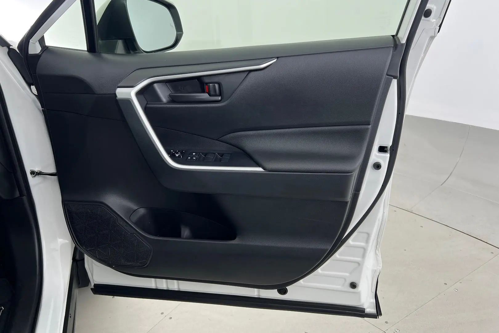 2022 Toyota RAV4 Gallery Image 13