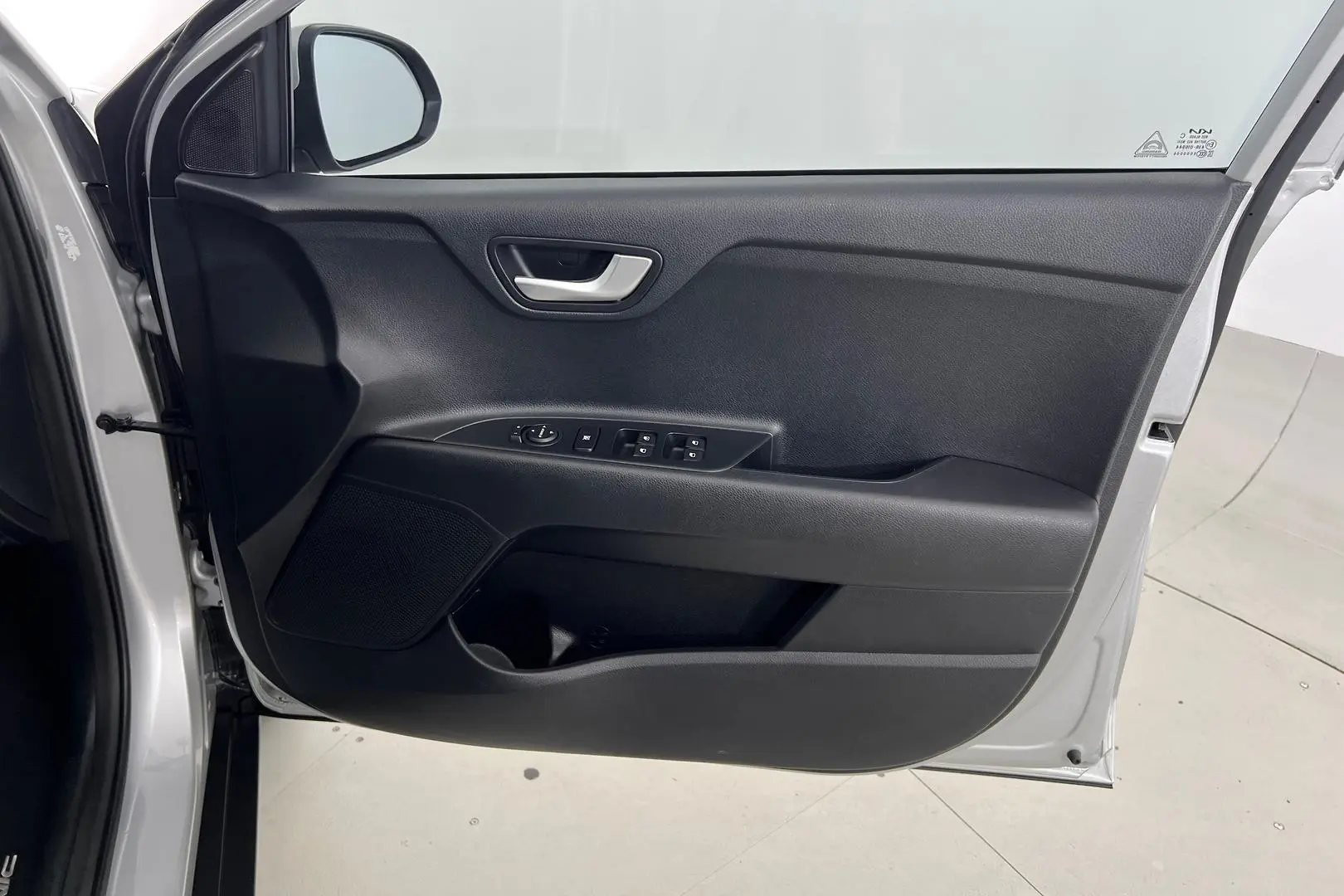 2023 Kia Stonic Gallery Image 10