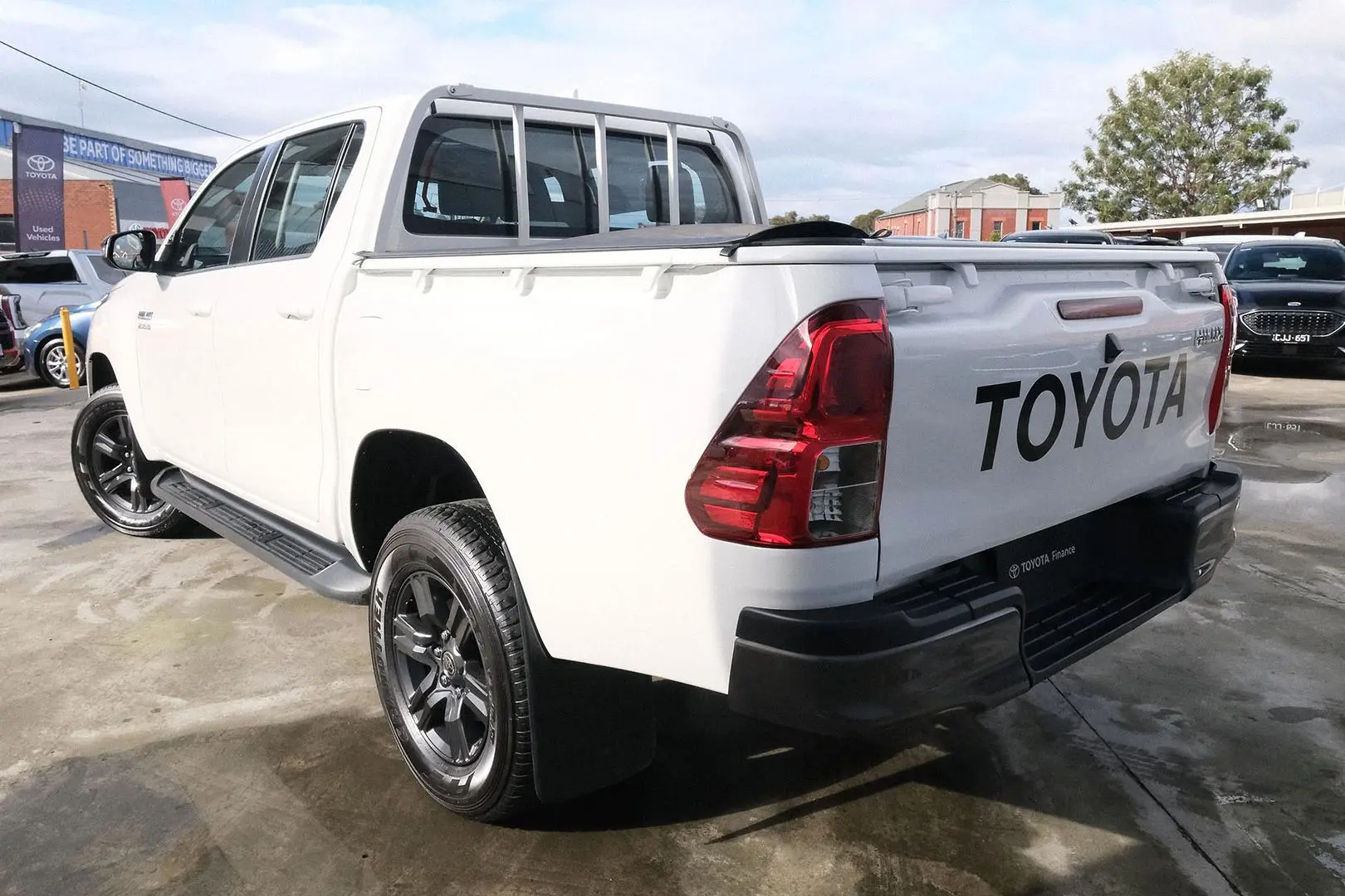 2023 Toyota Hilux Gallery Image 2