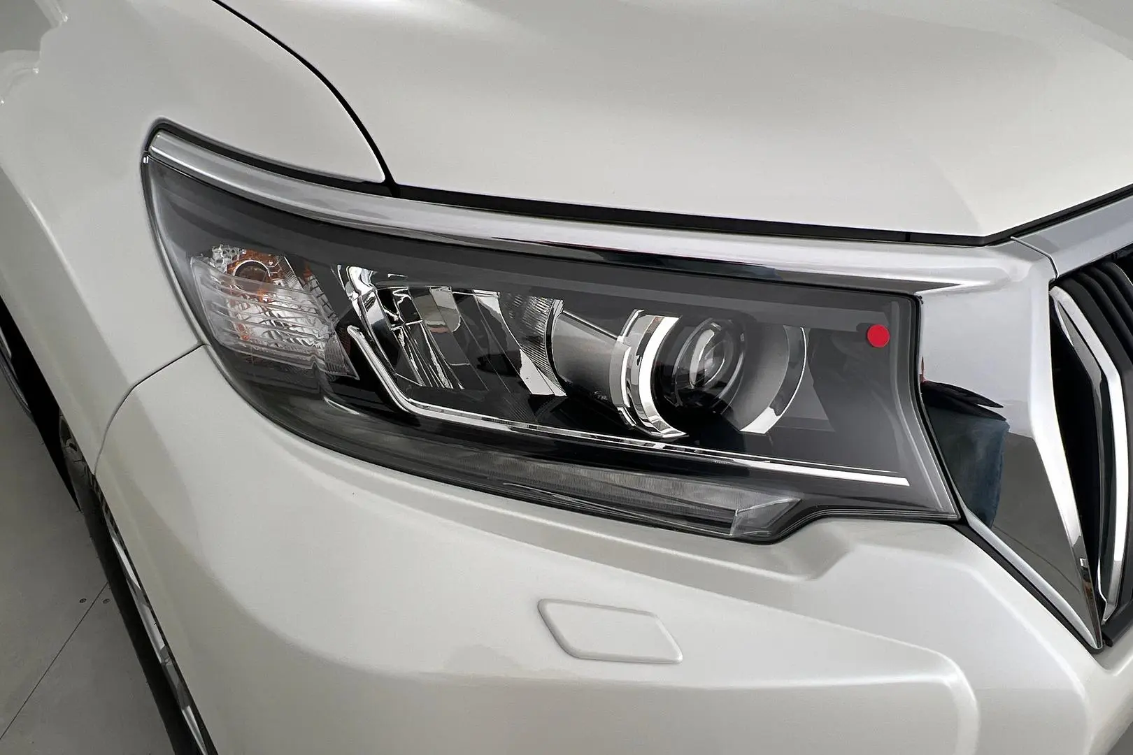 2018 Toyota Landcruiser Prado Gallery Image 2