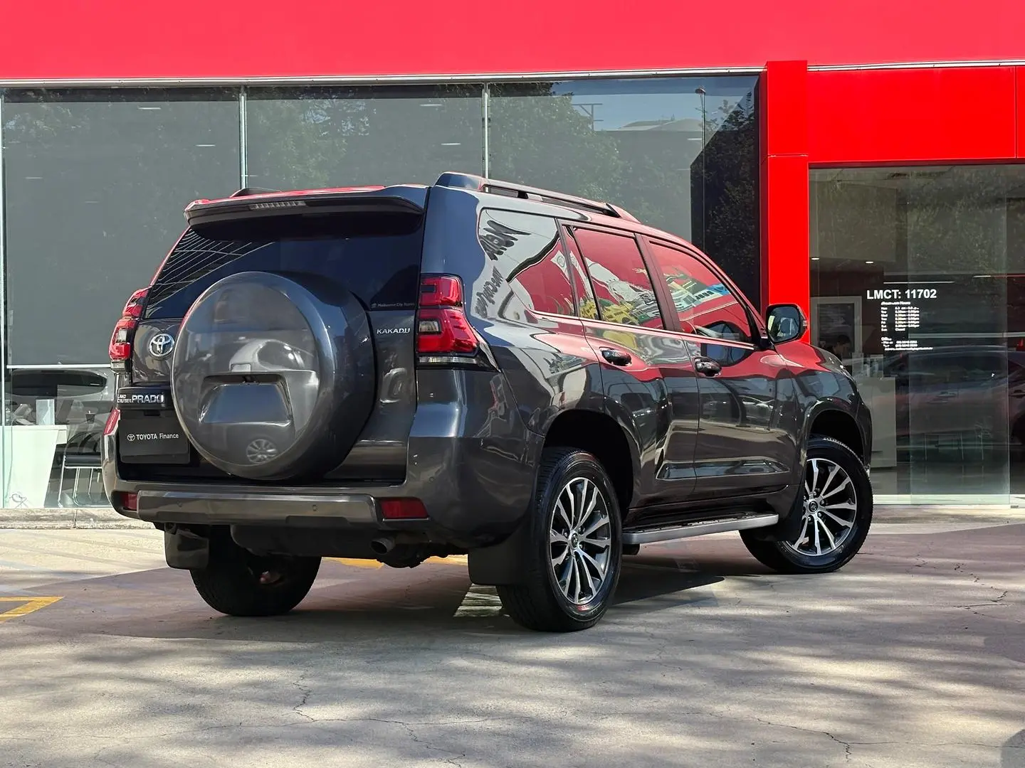 2022 Toyota Landcruiser Prado Gallery Image 10