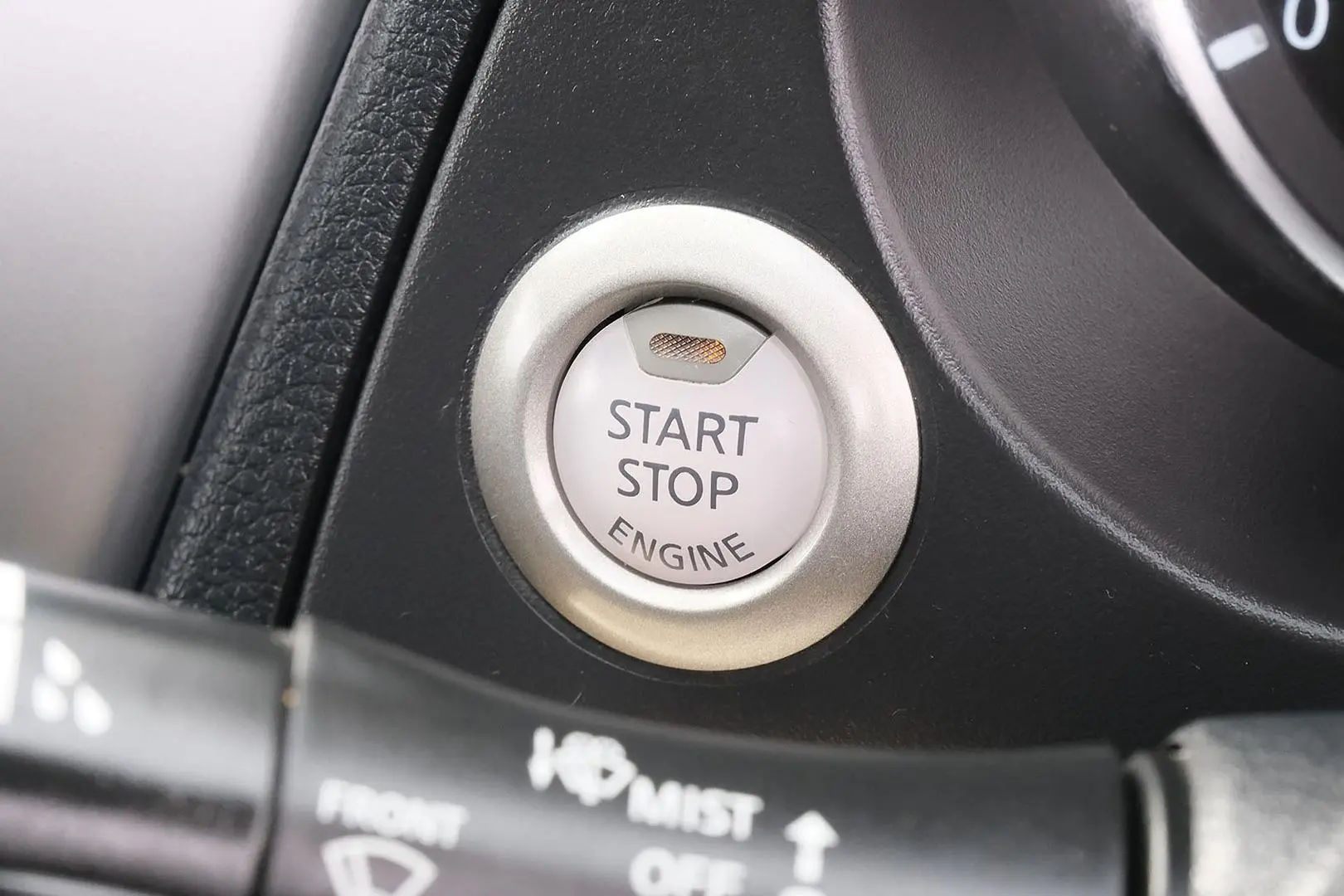 2021 Nissan Navara Gallery Image 17