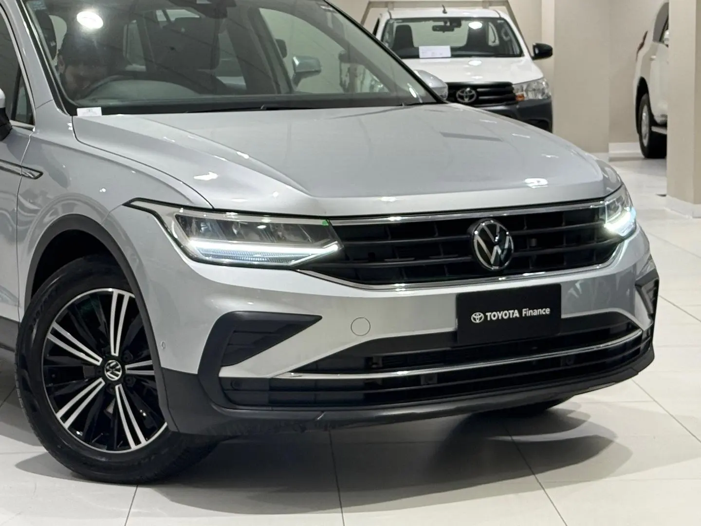 2023 Volkswagen Tiguan Gallery Image 3