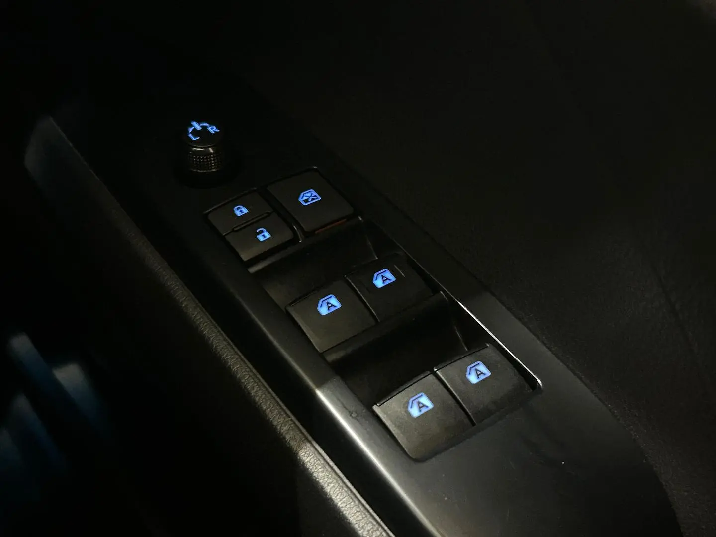 2020 Toyota Camry Gallery Image 22