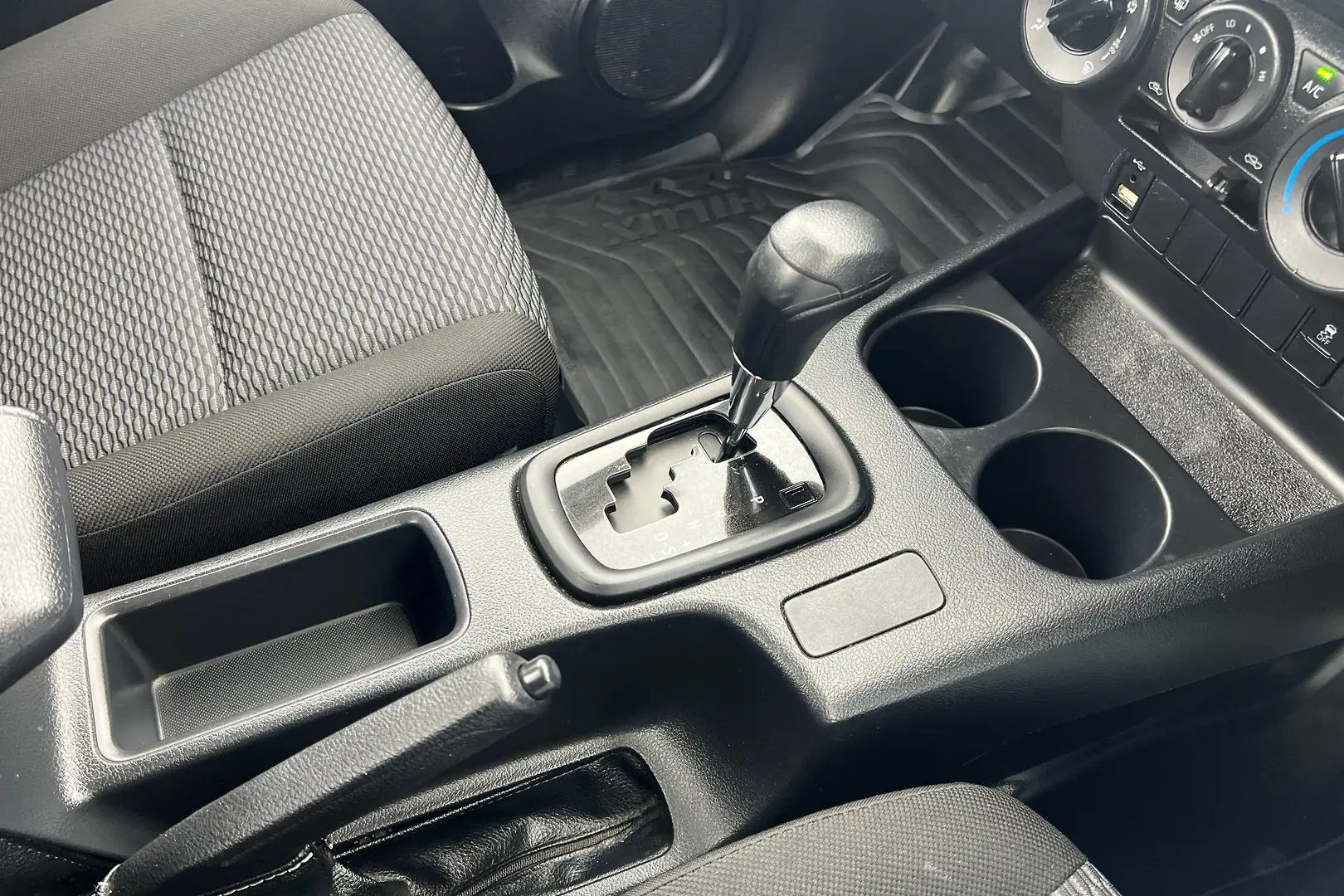 2022 Toyota Hilux Gallery Image 18