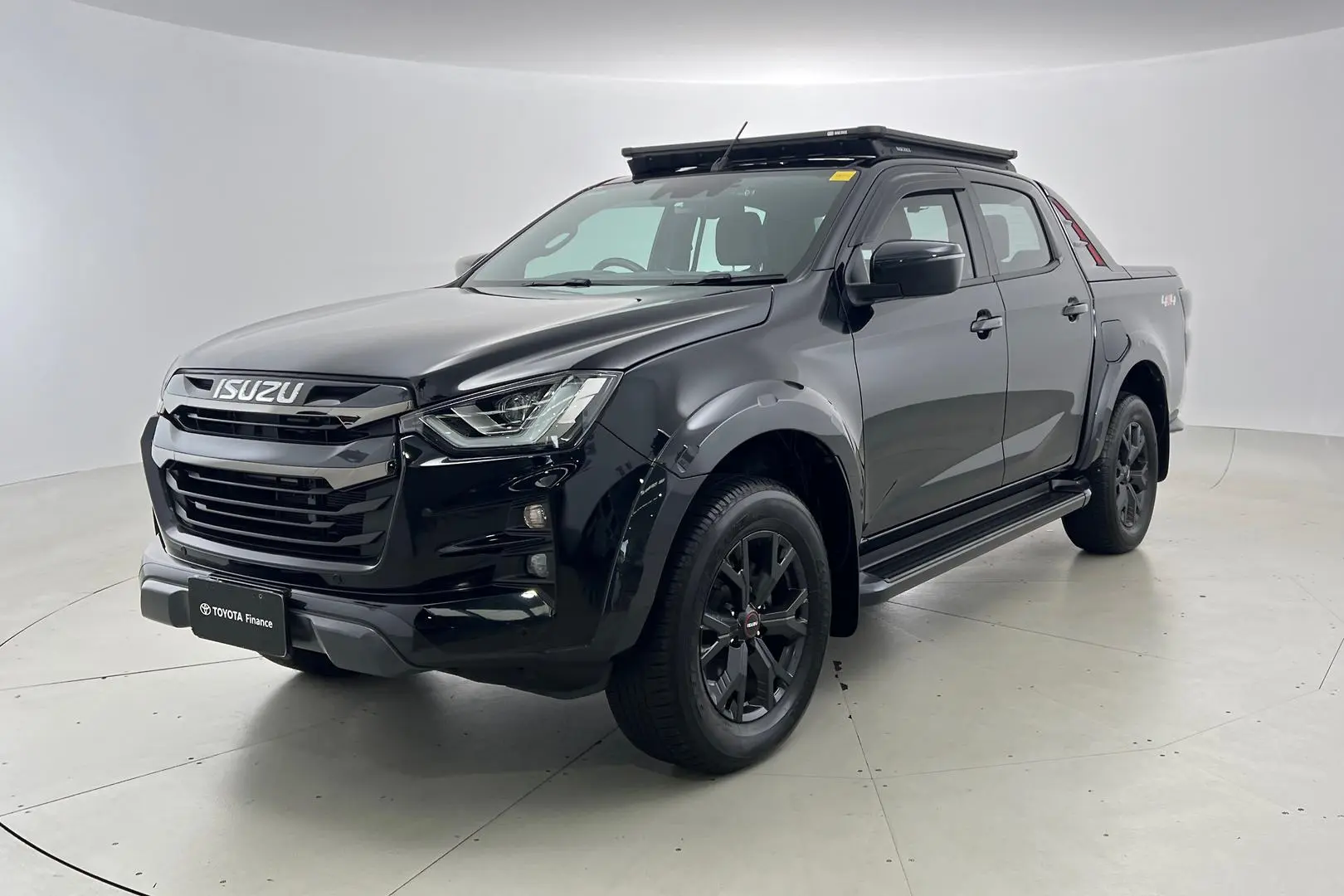 2023 Isuzu D-MAX Gallery Image 9