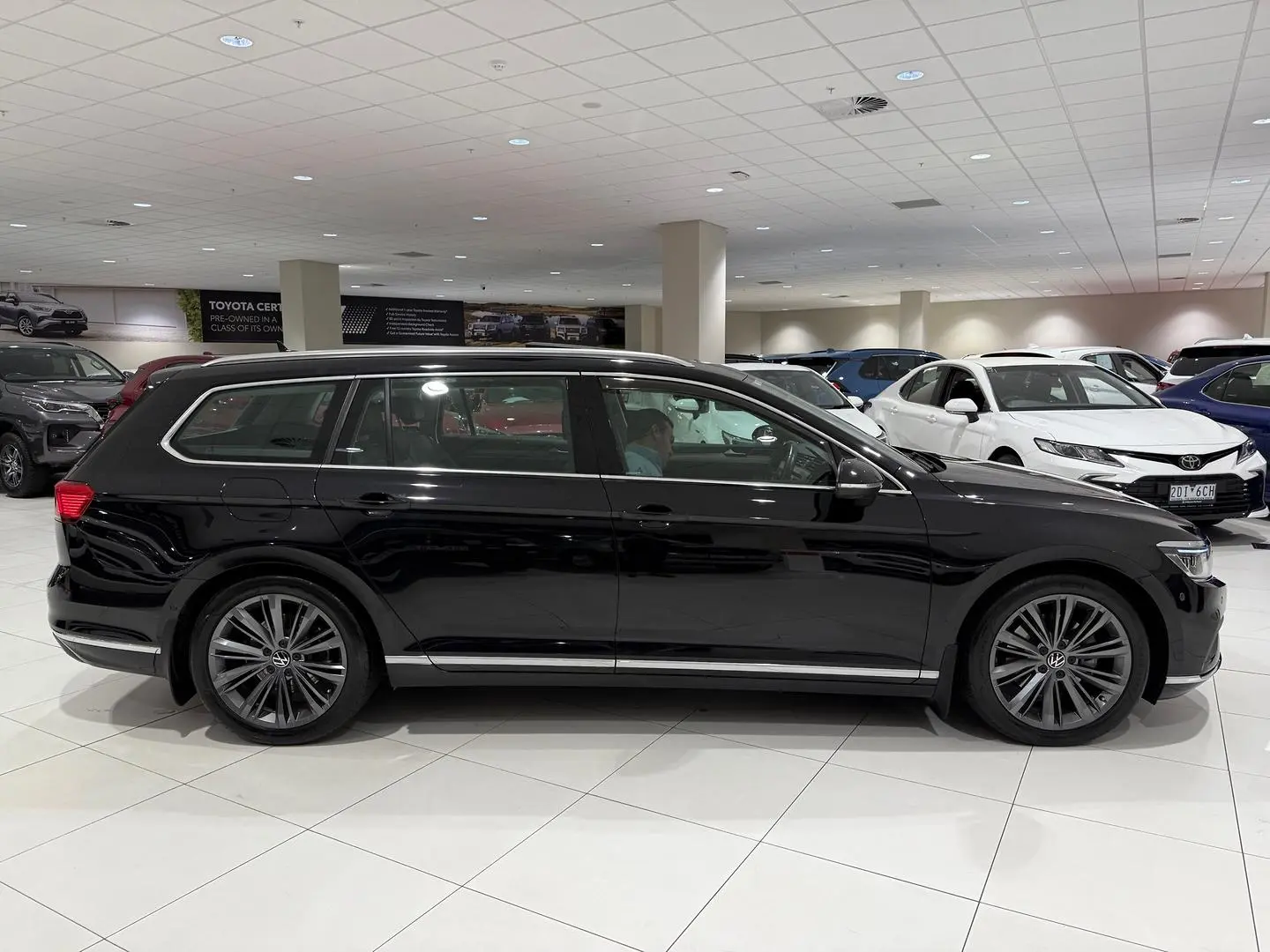 2022 Volkswagen Passat Gallery Image 2