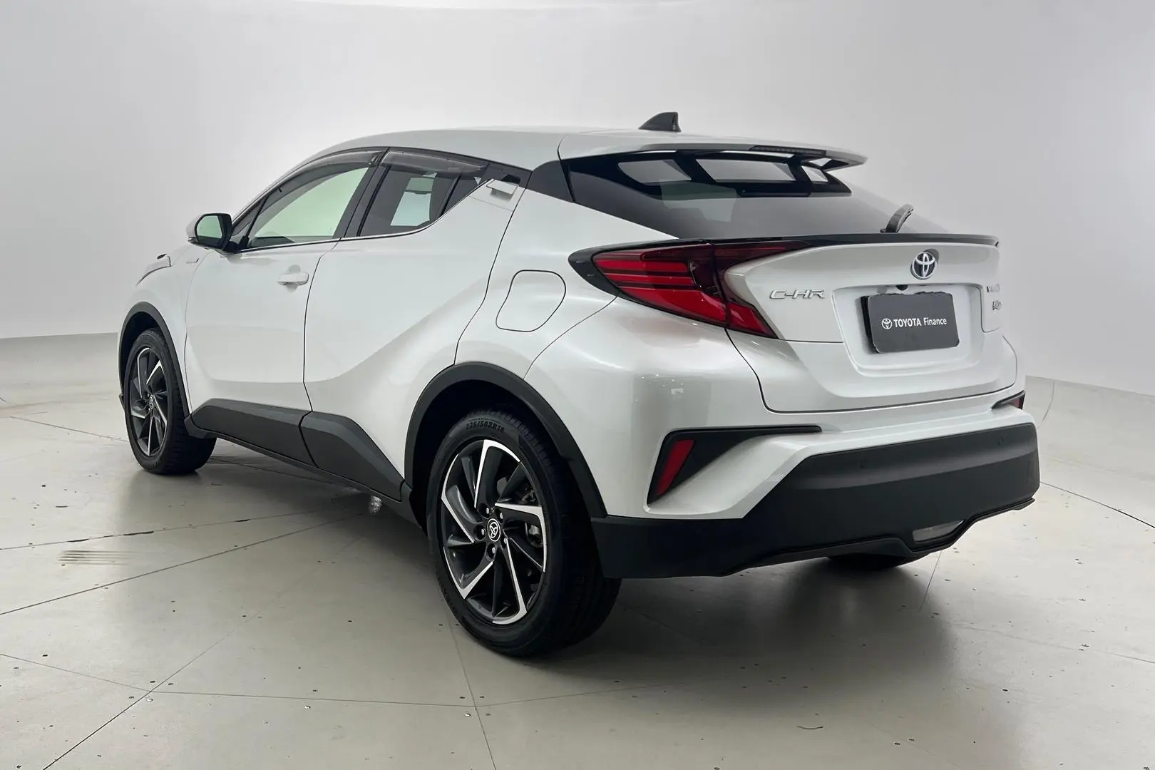 2022 Toyota C-HR Gallery Image 8