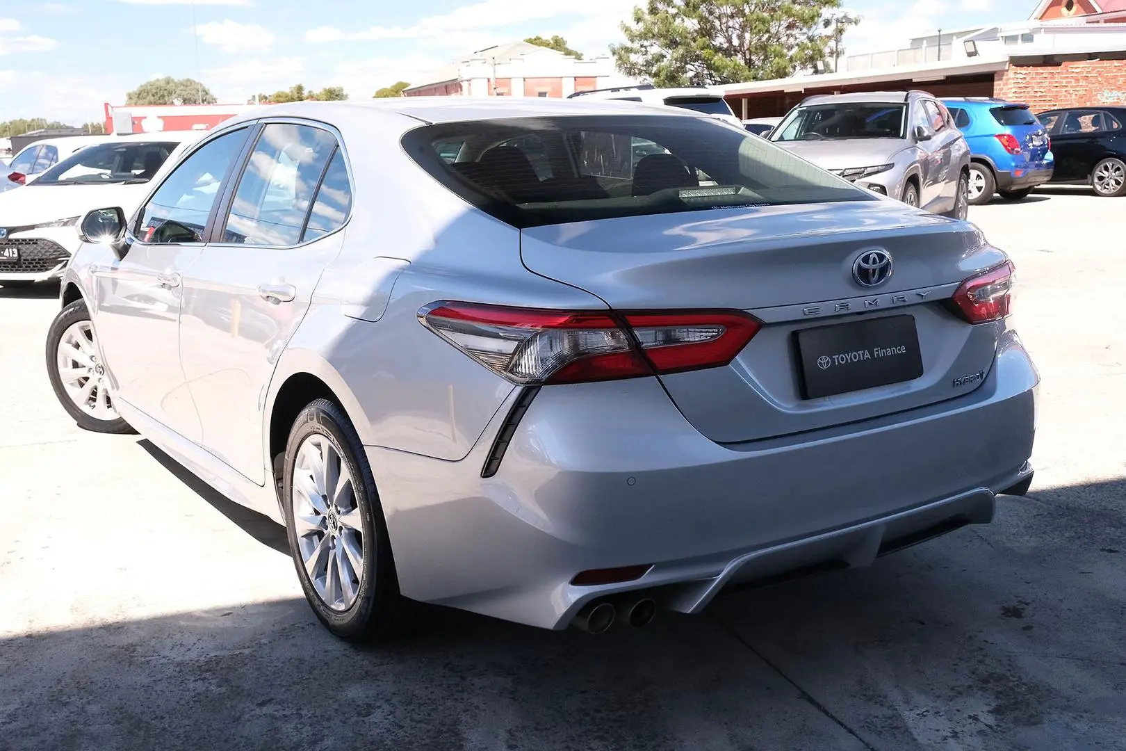 2018 Toyota Camry Gallery Image 2