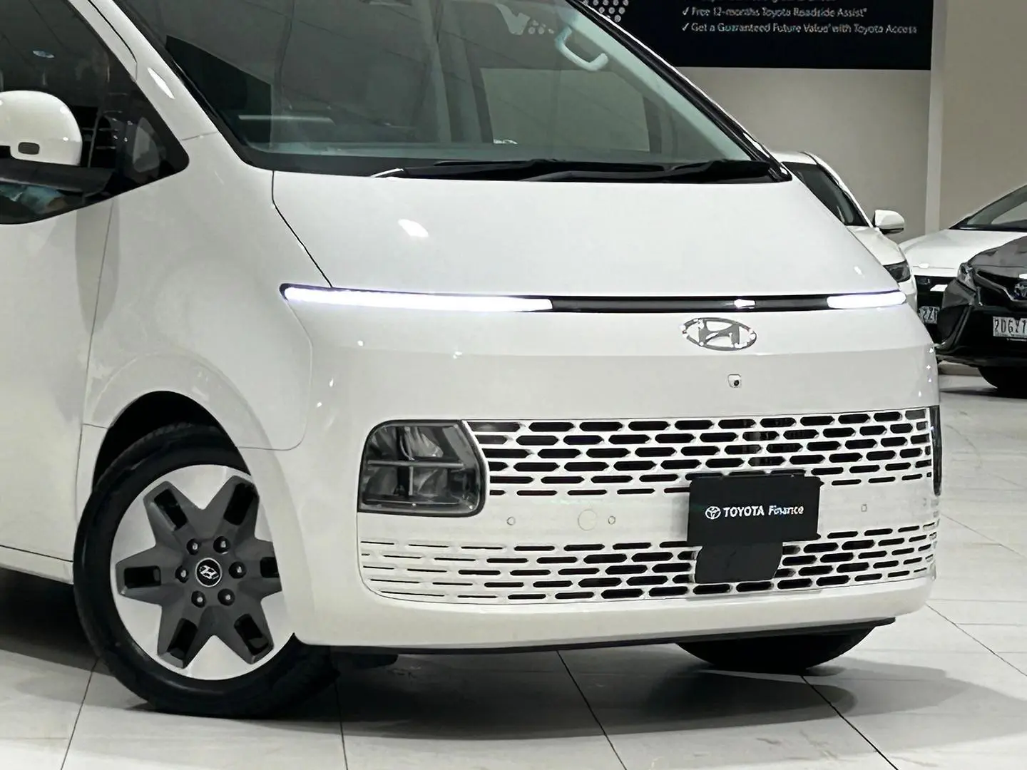 2022 Hyundai STARIA Gallery Image 3