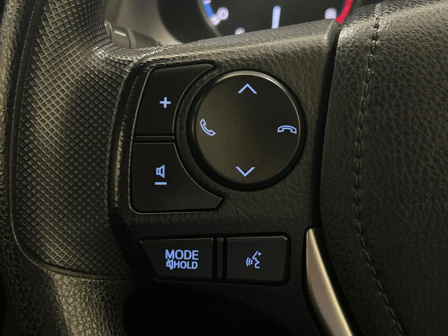 2017 Toyota RAV4 Gallery Image 20