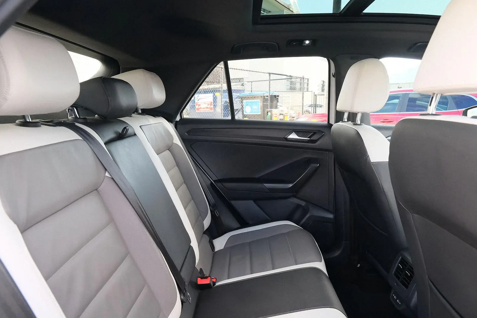 2021 Volkswagen T-Roc Gallery Image 12