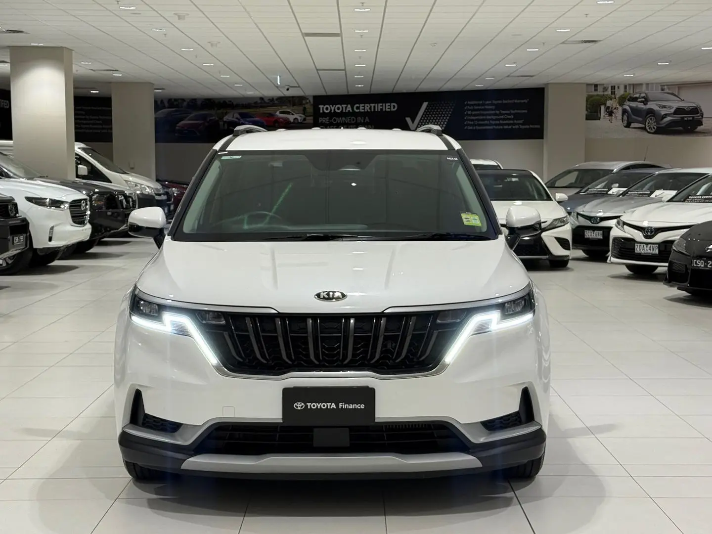 2021 Kia Carnival Gallery Image 4